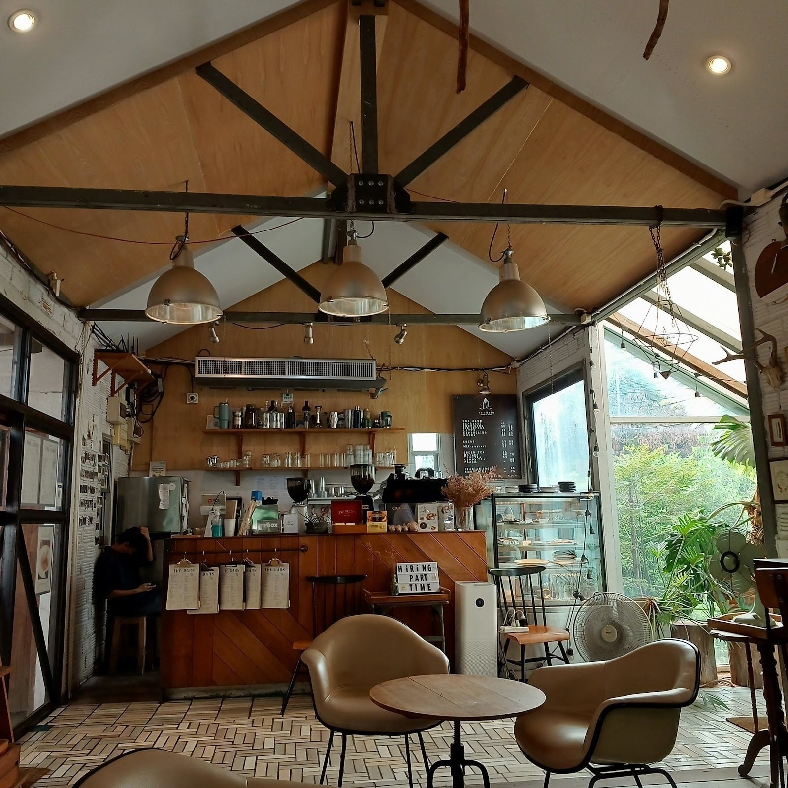 <span class="translation_missing" title="translation missing: en.meta.location_title, location_name: The Barn Eatery And Design, city: Chiang Mai">Location Title</span>