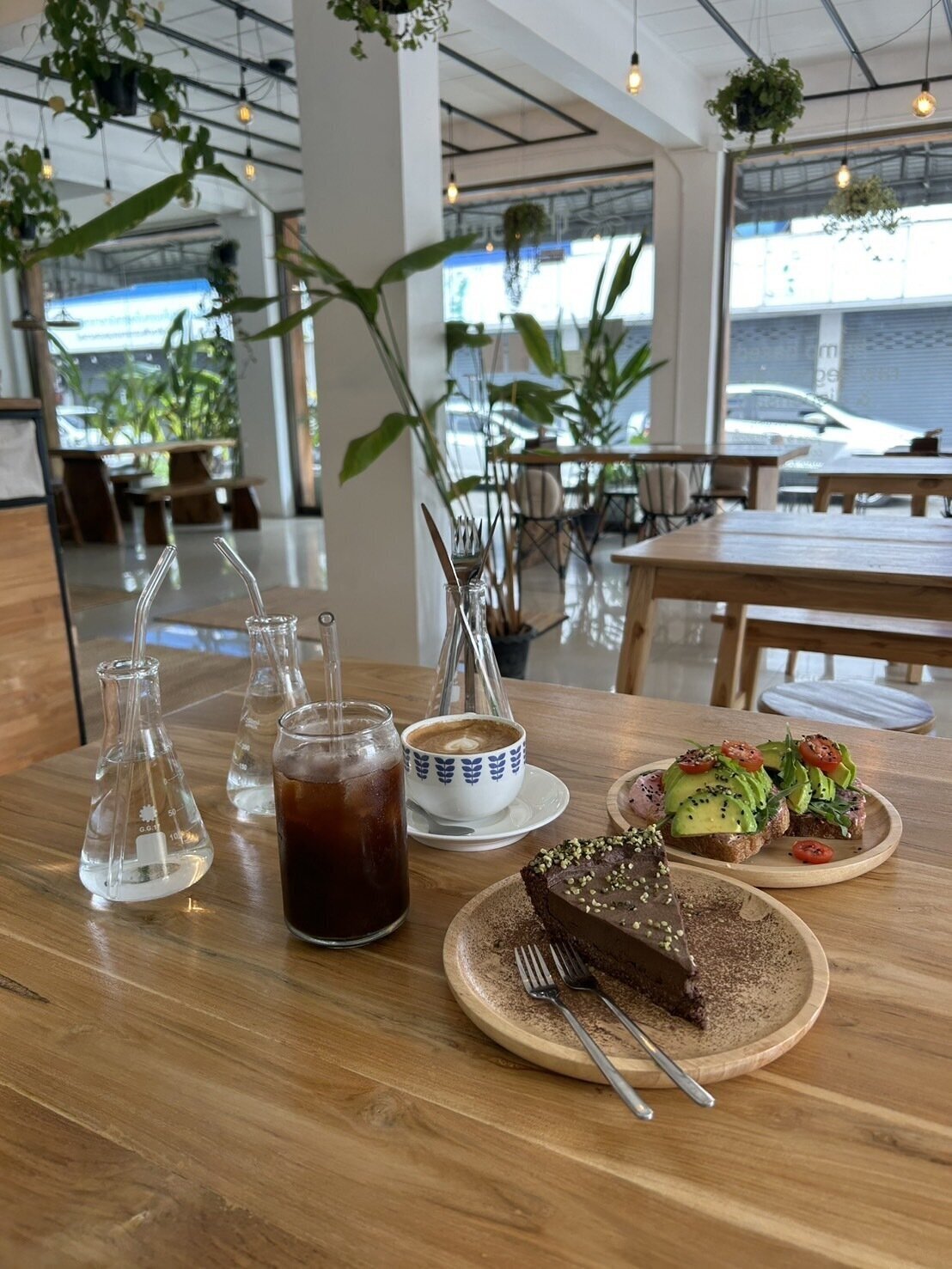 <span class="translation_missing" title="translation missing: en.meta.location_title, location_name: the butterfly effect - organic cafe, city: Chiang Mai">Location Title</span>
