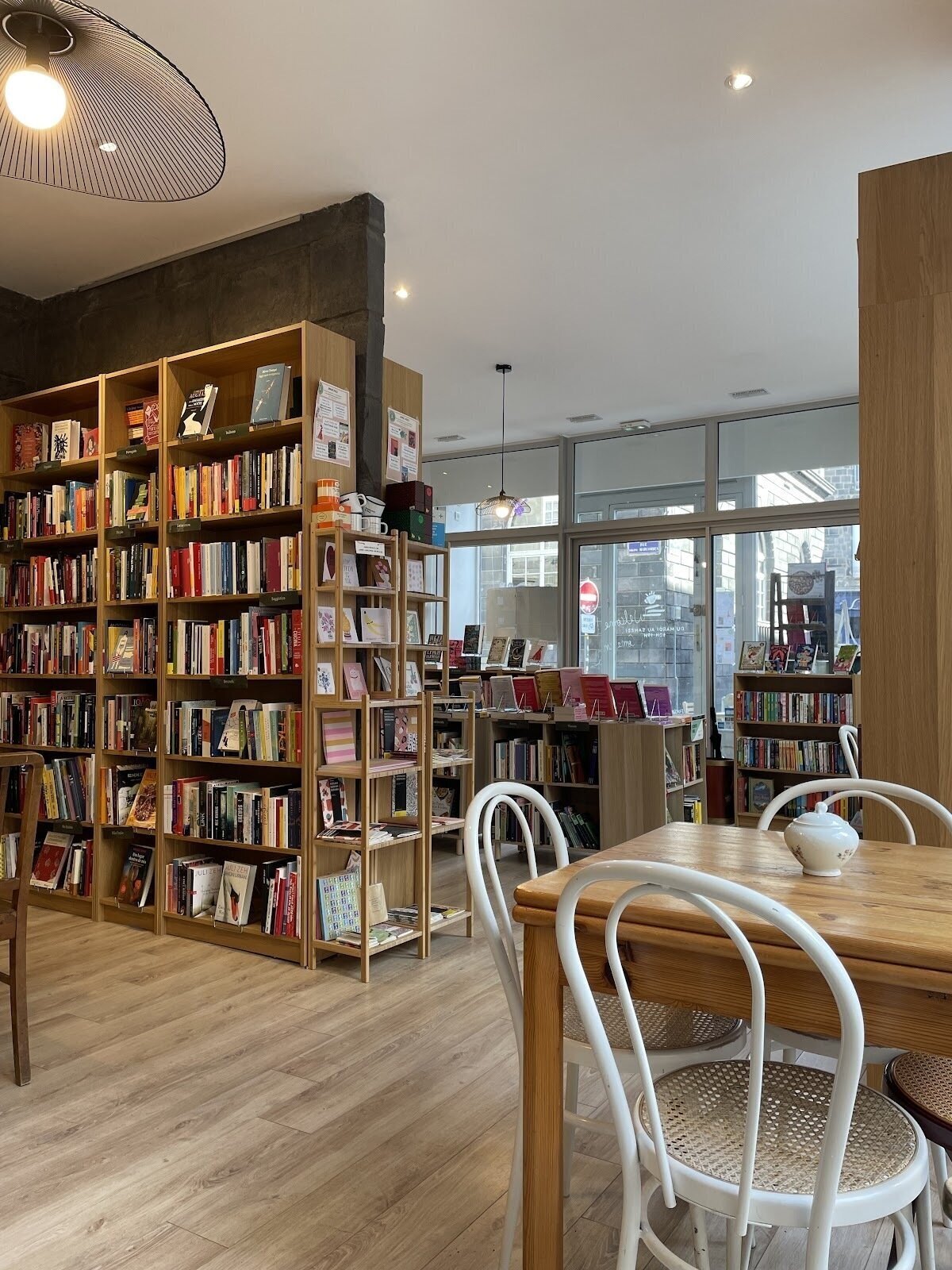 Emma's Bookshop: A Work-Friendly Place in Clermont-Ferrand