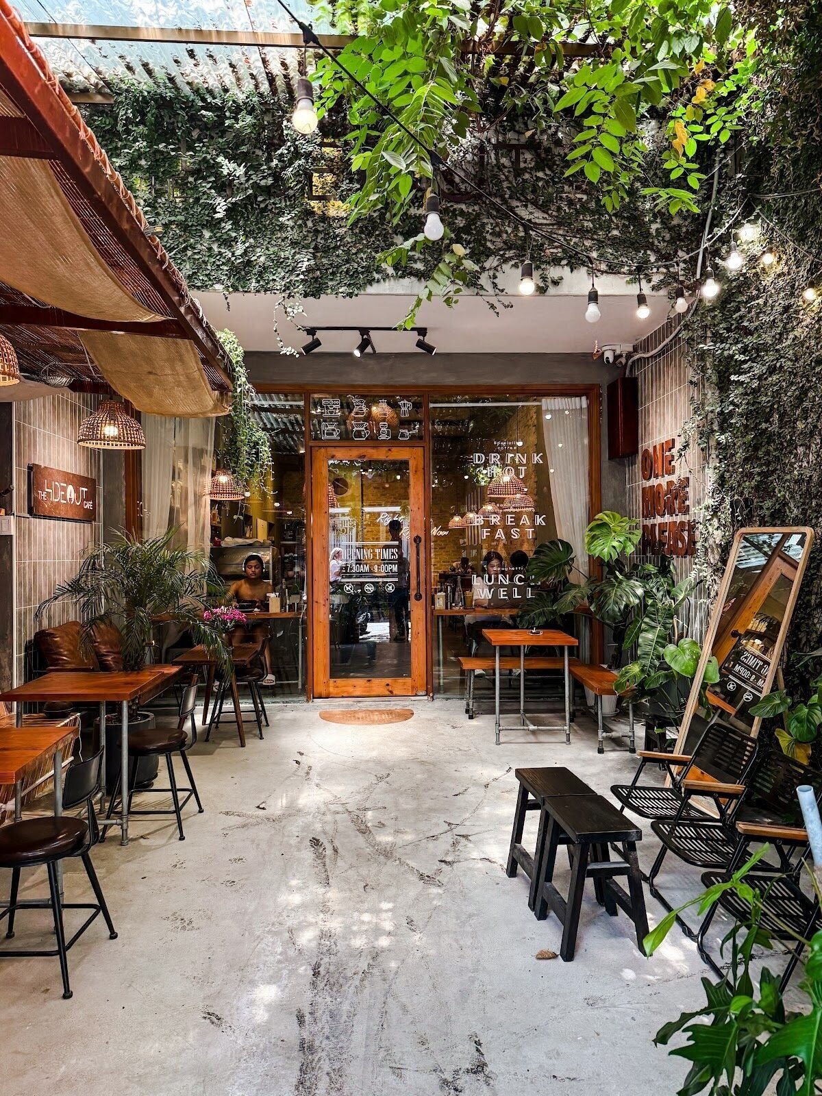 The Hideout Cafe: A Work-Friendly Place in Da Nang