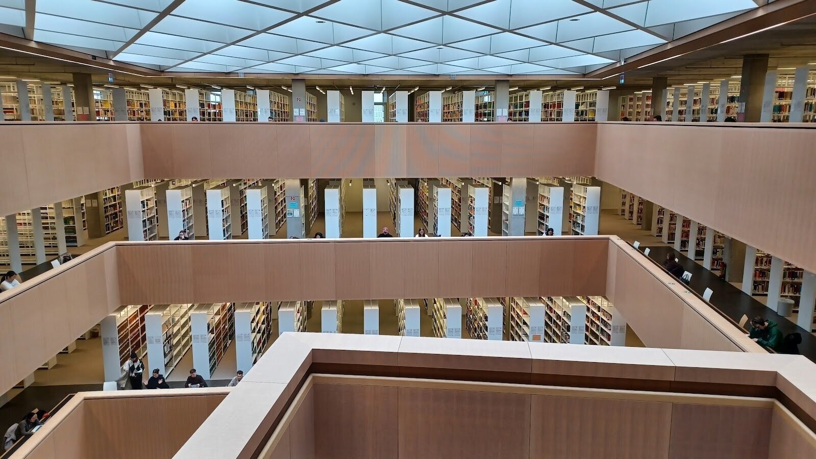 <span class="translation_missing" title="translation missing: en.meta.location_title, location_name: University and State Library Darmstadt, city: Darmstadt">Location Title</span>