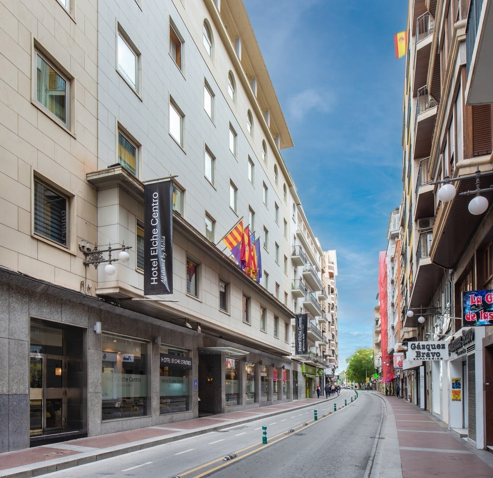 <span class="translation_missing" title="translation missing: en.meta.location_title, location_name: Hotel Elche Centro Affiliated by Meliá, city: Elche">Location Title</span>