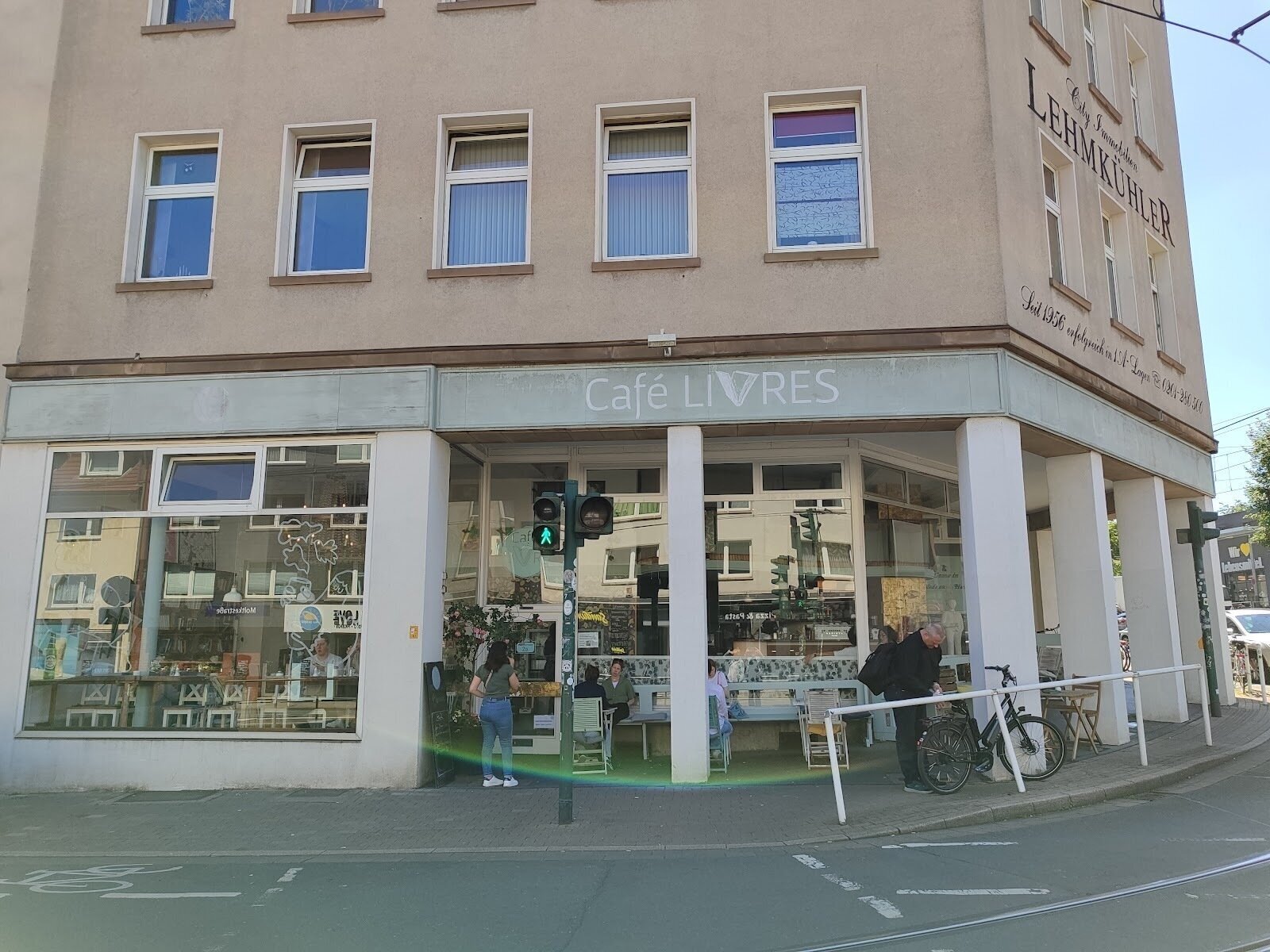 <span class="translation_missing" title="translation missing: en.meta.location_title, location_name: Café LIVRES, city: Essen">Location Title</span>