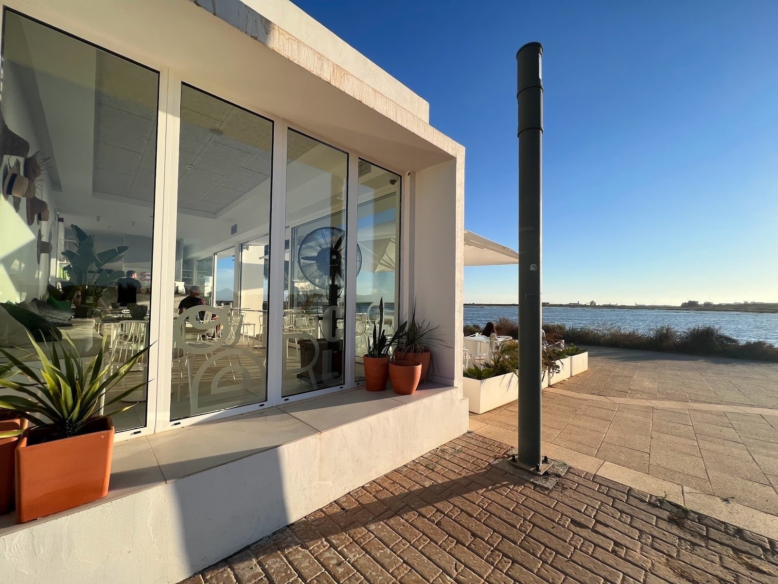 Crudo: A Work-Friendly Place in Faro