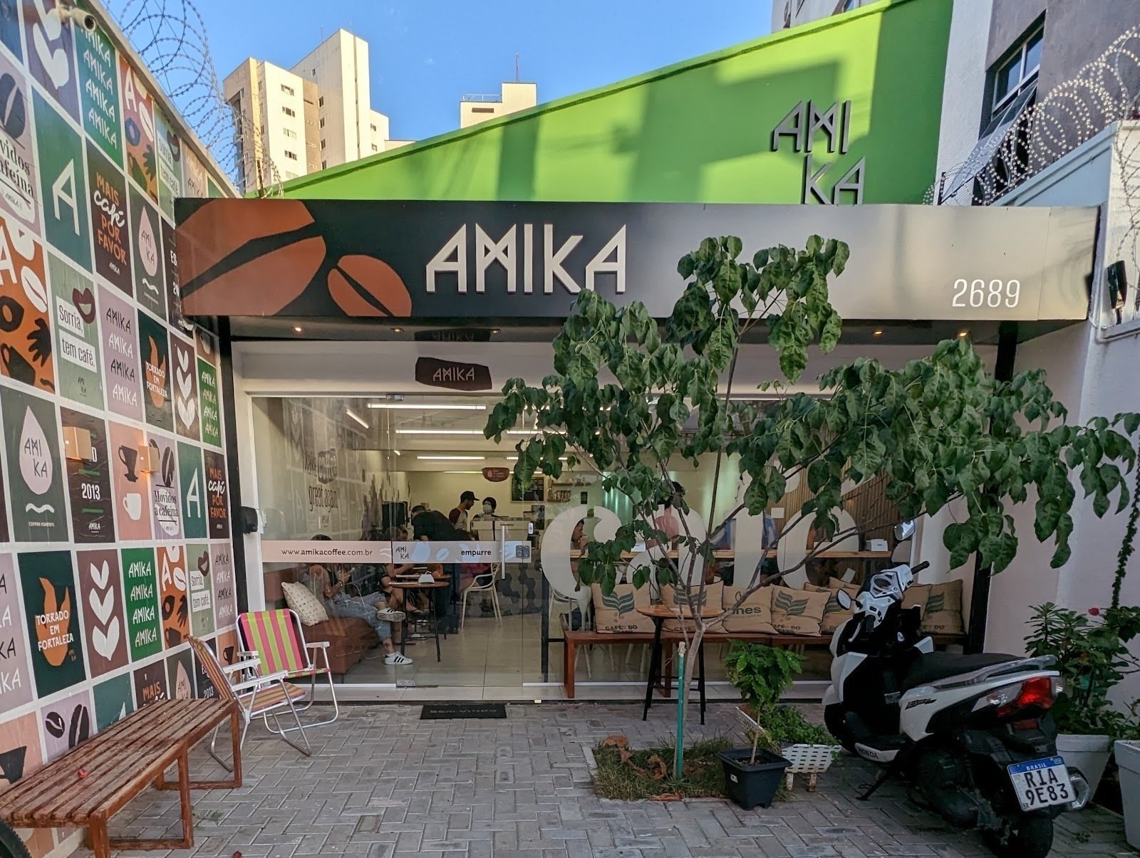 <span class="translation_missing" title="translation missing: en.meta.location_title, location_name: Amika Coffeehouse, city: Fortaleza">Location Title</span>
