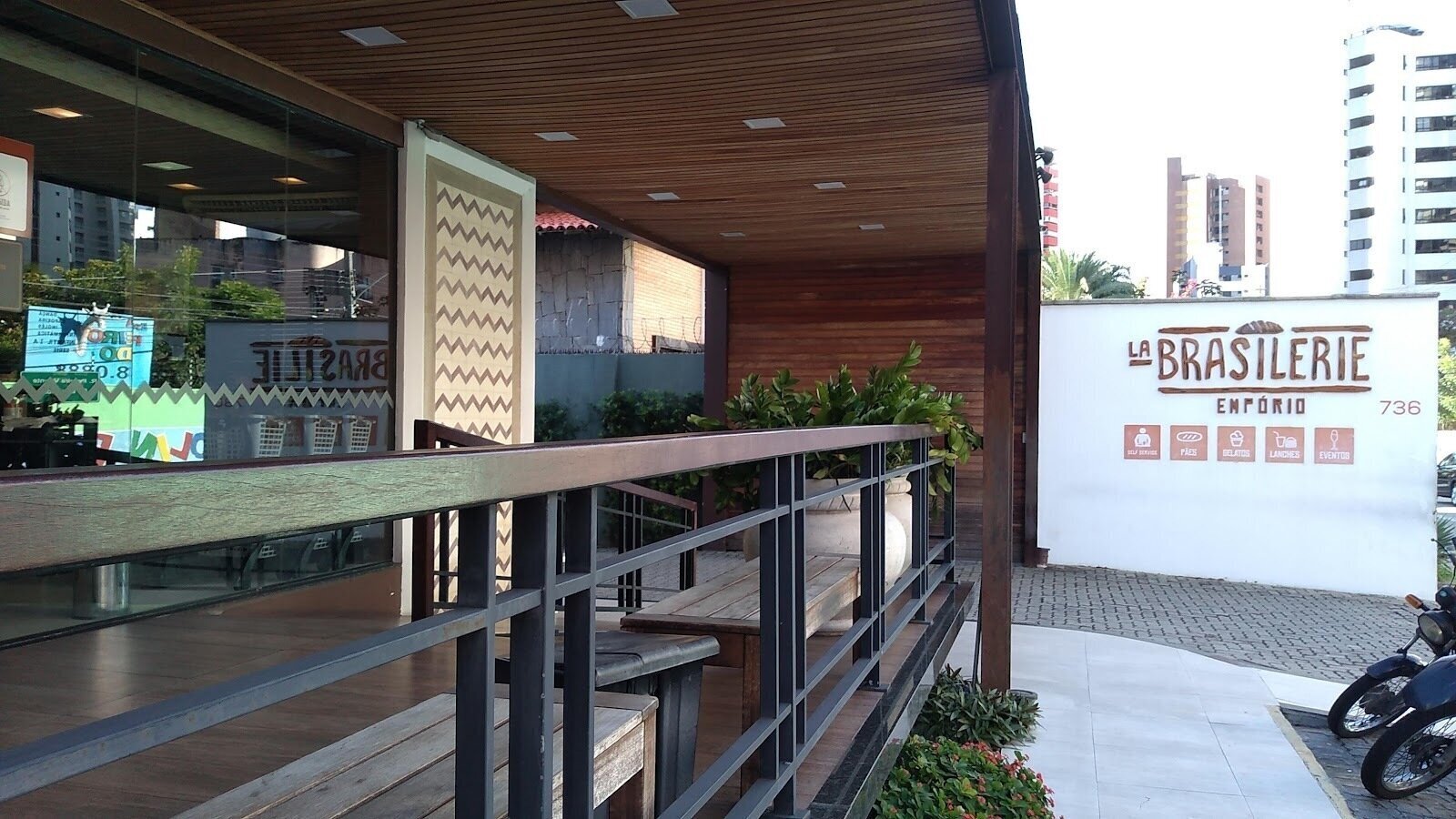 <span class="translation_missing" title="translation missing: en.meta.location_title, location_name: La Brasilerie (Aldeota), city: Fortaleza">Location Title</span>