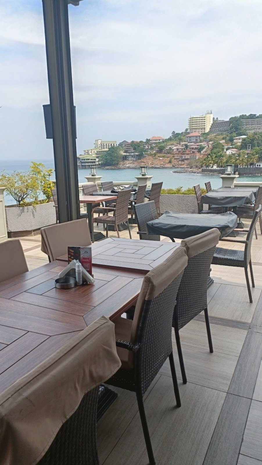 <span class="translation_missing" title="translation missing: en.meta.location_title, location_name: Mamba Point Hotel Restaurant Lagoonda, city: Freetown">Location Title</span>