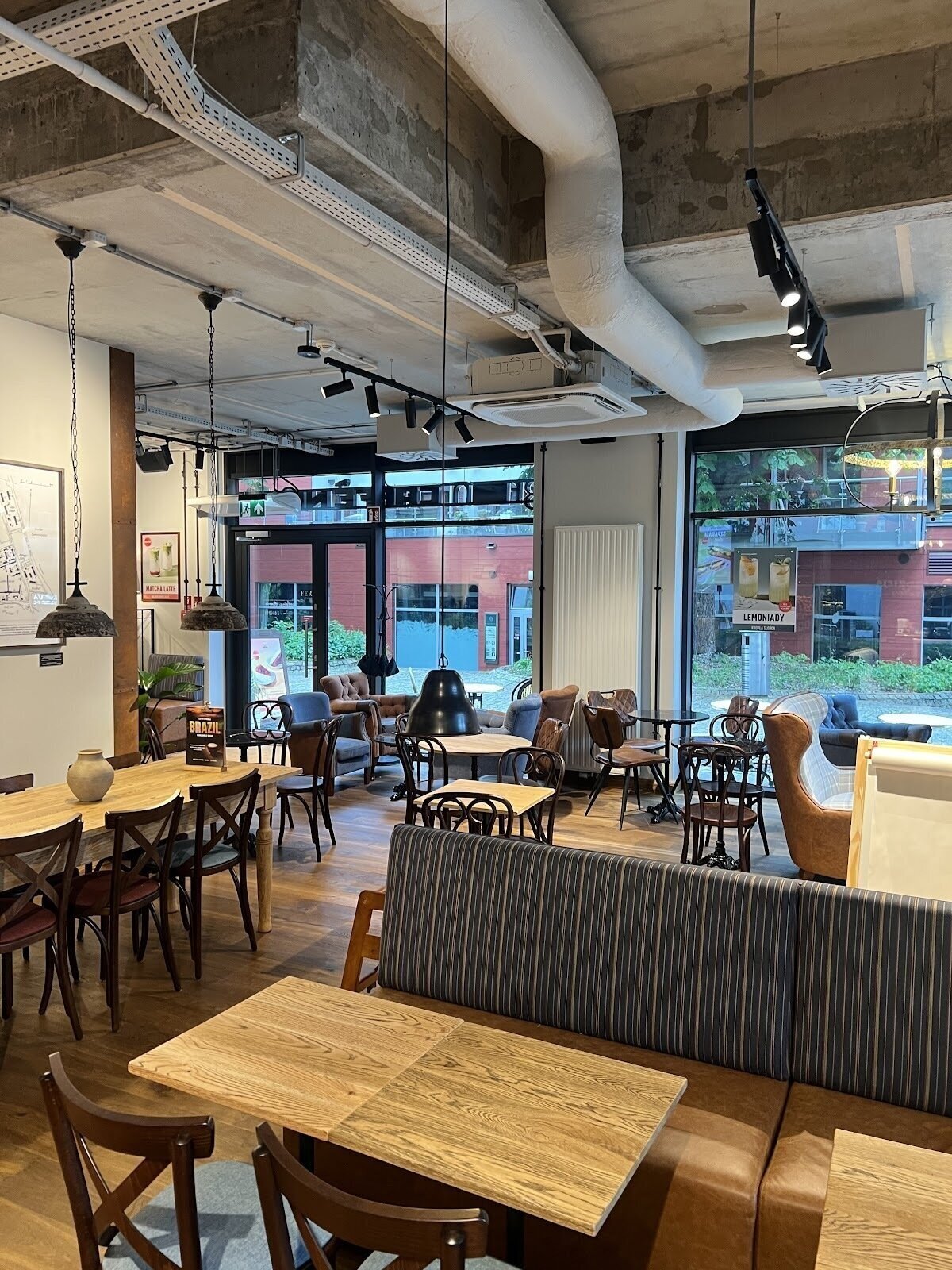 Green Caffè Nero: A Work-Friendly Place in Gdańsk