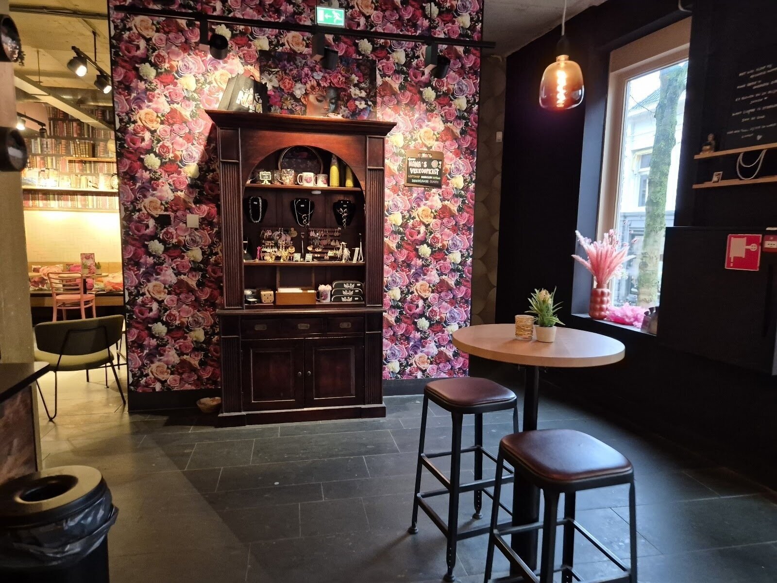 <span class="translation_missing" title="translation missing: en.meta.location_title, location_name: Hippe Nana, city: Groningen">Location Title</span>