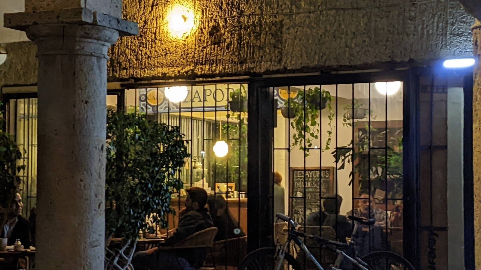 <span class="translation_missing" title="translation missing: en.meta.location_title, location_name: Café Zapopan, city: Guadalajara">Location Title</span>