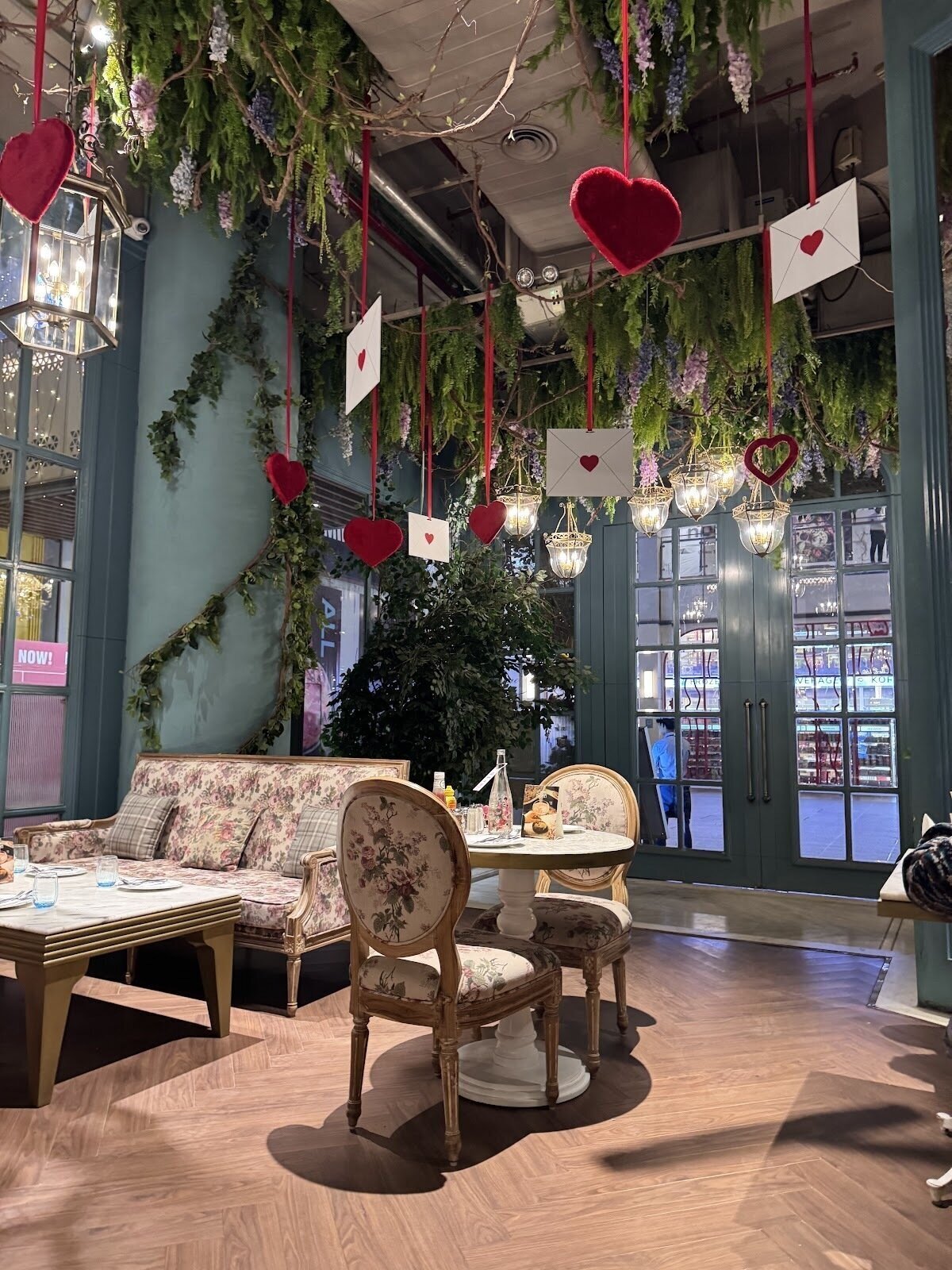 <span class="translation_missing" title="translation missing: en.meta.location_title, location_name: Cafe De Flora, city: Gurugram">Location Title</span>