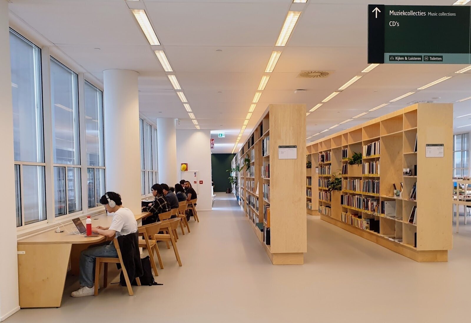 Central Library: A Work-Friendly Place in Hague