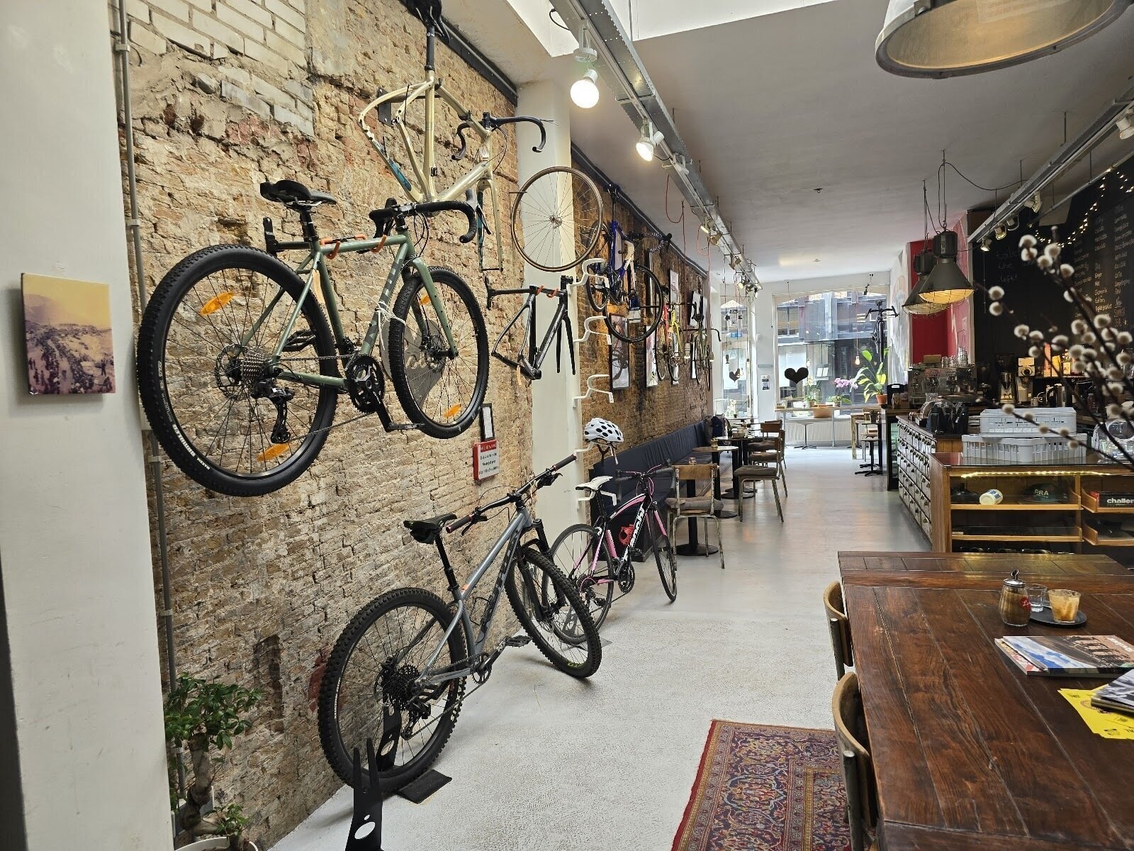 <span class="translation_missing" title="translation missing: en.meta.location_title, location_name: Lola Bikes &amp; Coffee, city: Hague">Location Title</span>