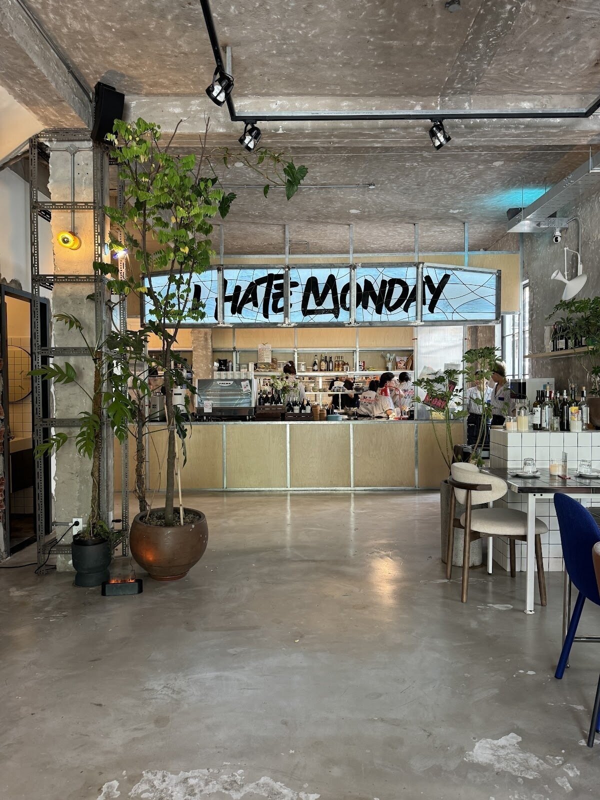 <span class="translation_missing" title="translation missing: en.meta.location_title, location_name: I HATE MONDAY DINING, city: Ho Chi Minh City">Location Title</span>