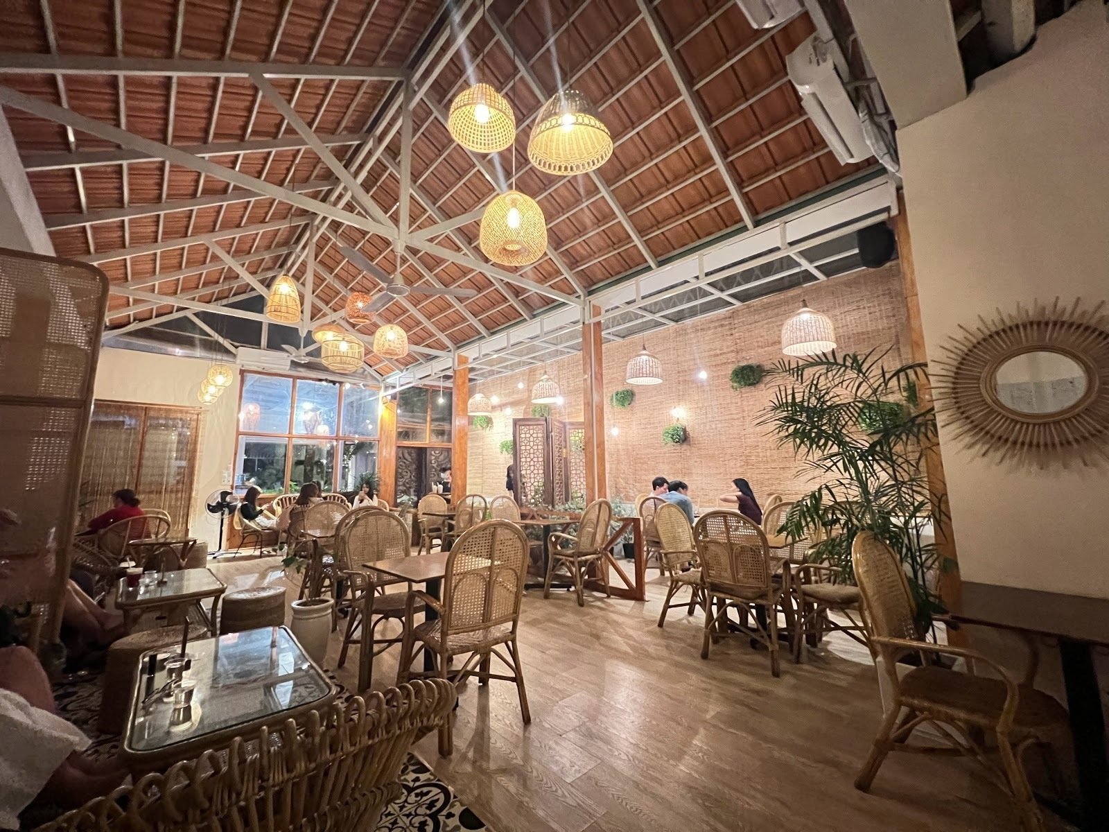 <span class="translation_missing" title="translation missing: en.meta.location_title, location_name: Khóm Coffee &amp; Tea, city: Ho Chi Minh City">Location Title</span>