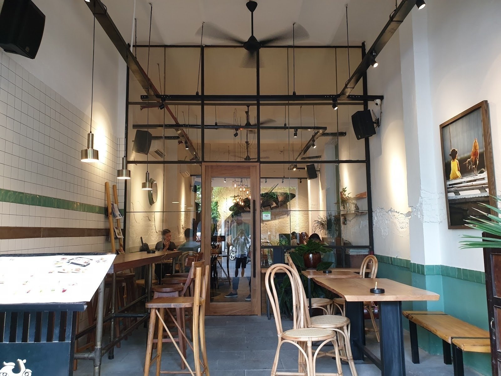 <span class="translation_missing" title="translation missing: en.meta.location_title, location_name: M2C cafe, city: Ho Chi Minh City">Location Title</span>