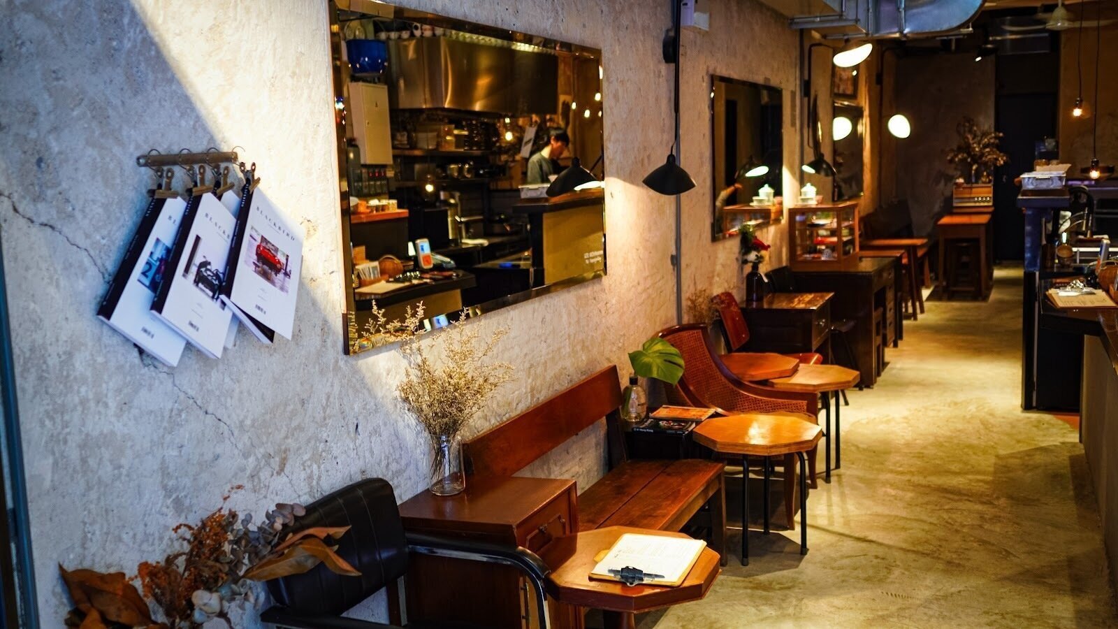 <span class="translation_missing" title="translation missing: en.meta.location_title, location_name: Halfway Coffee, city: Hong Kong">Location Title</span>