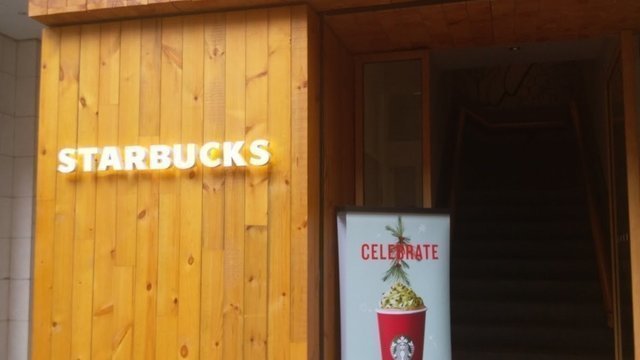 Starbucks @ Wan Chai, Hennessy Rd