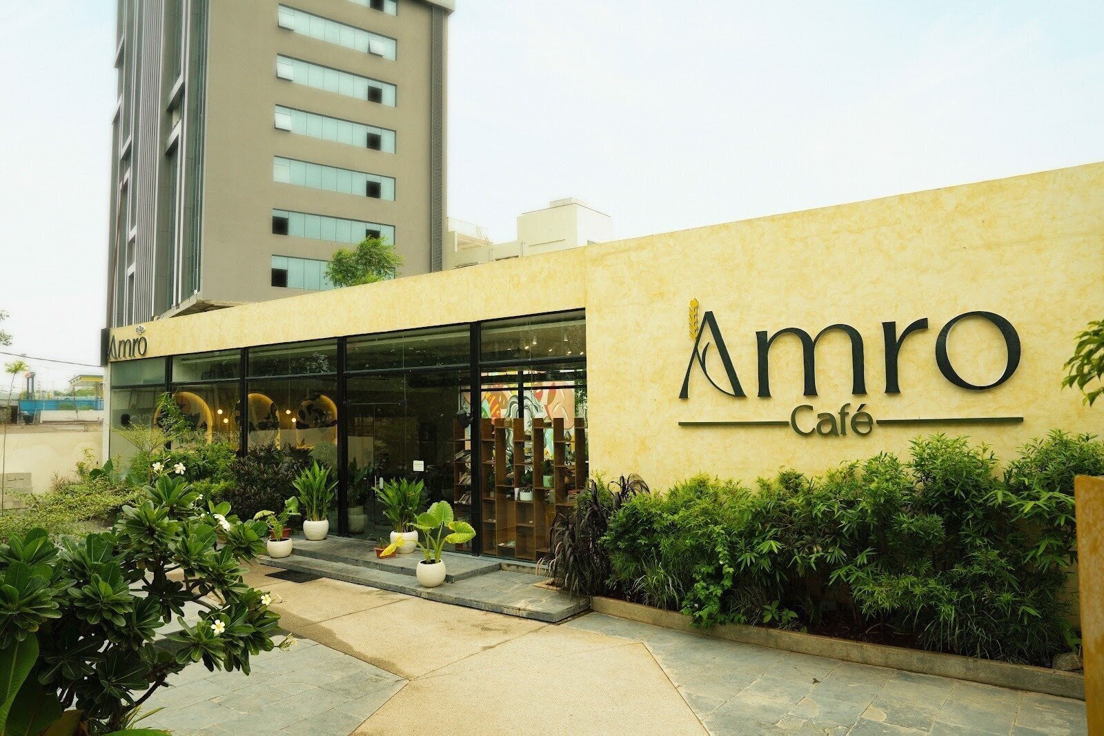 <span class="translation_missing" title="translation missing: en.meta.location_title, location_name: Amro Cafe, city: Hyderabad">Location Title</span>