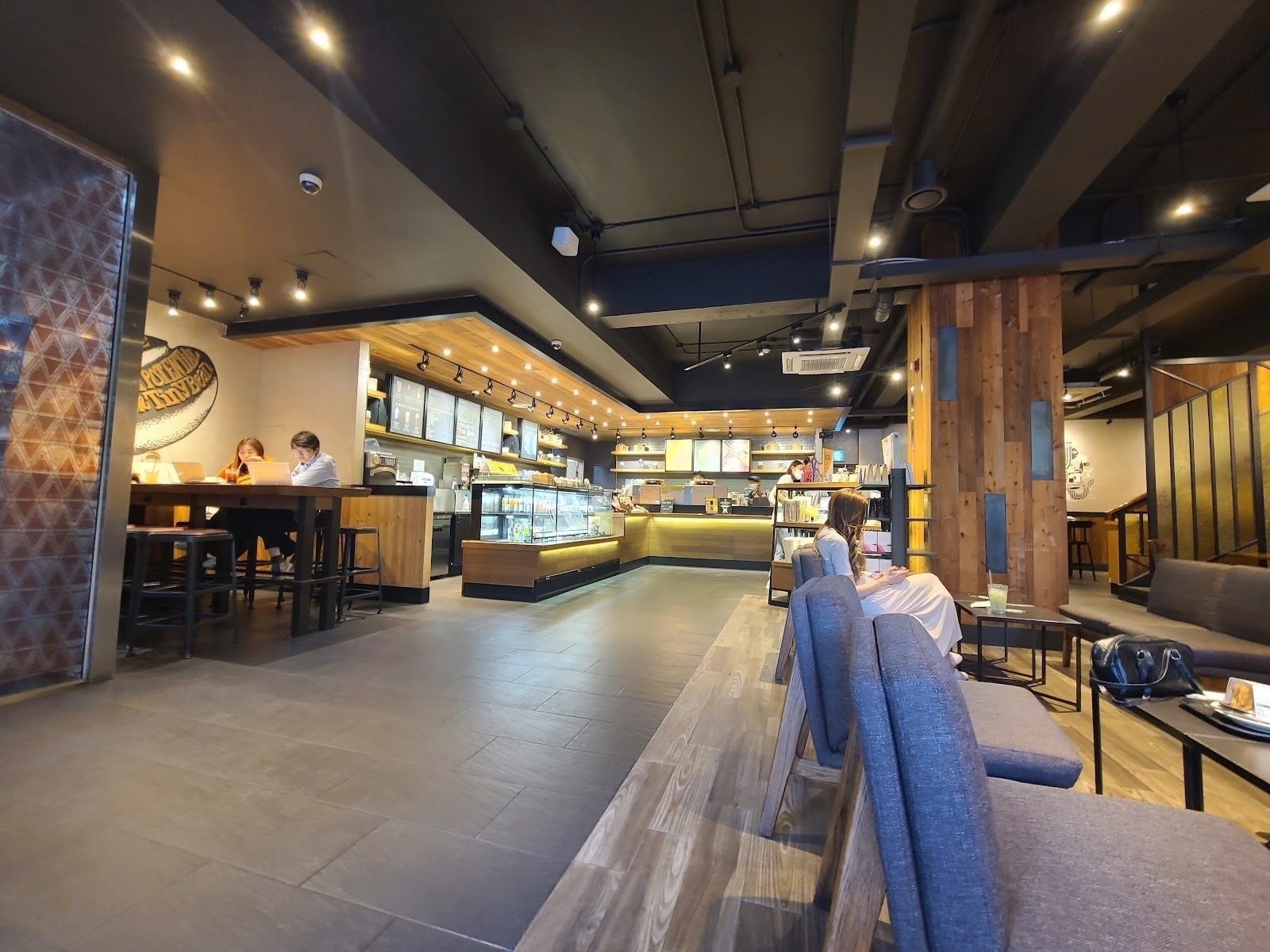 <span class="translation_missing" title="translation missing: en.meta.location_title, location_name: Starbucks @ 199-18 Yonghyeon Dong, city: Incheon">Location Title</span>
