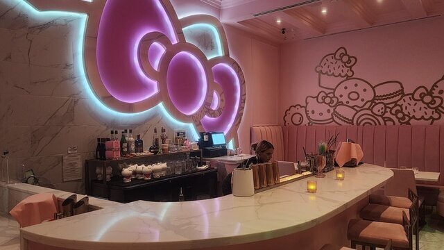 Hello Kitty Café