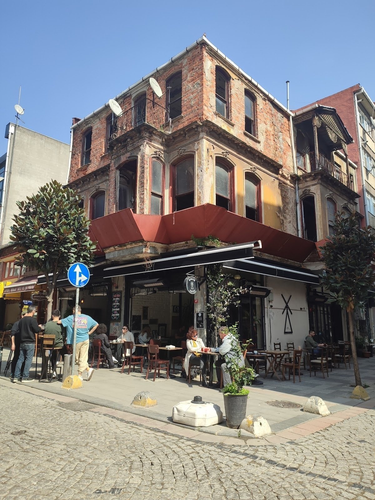 <span class="translation_missing" title="translation missing: en.meta.location_title, location_name: Benazio Coffee, city: Istanbul">Location Title</span>