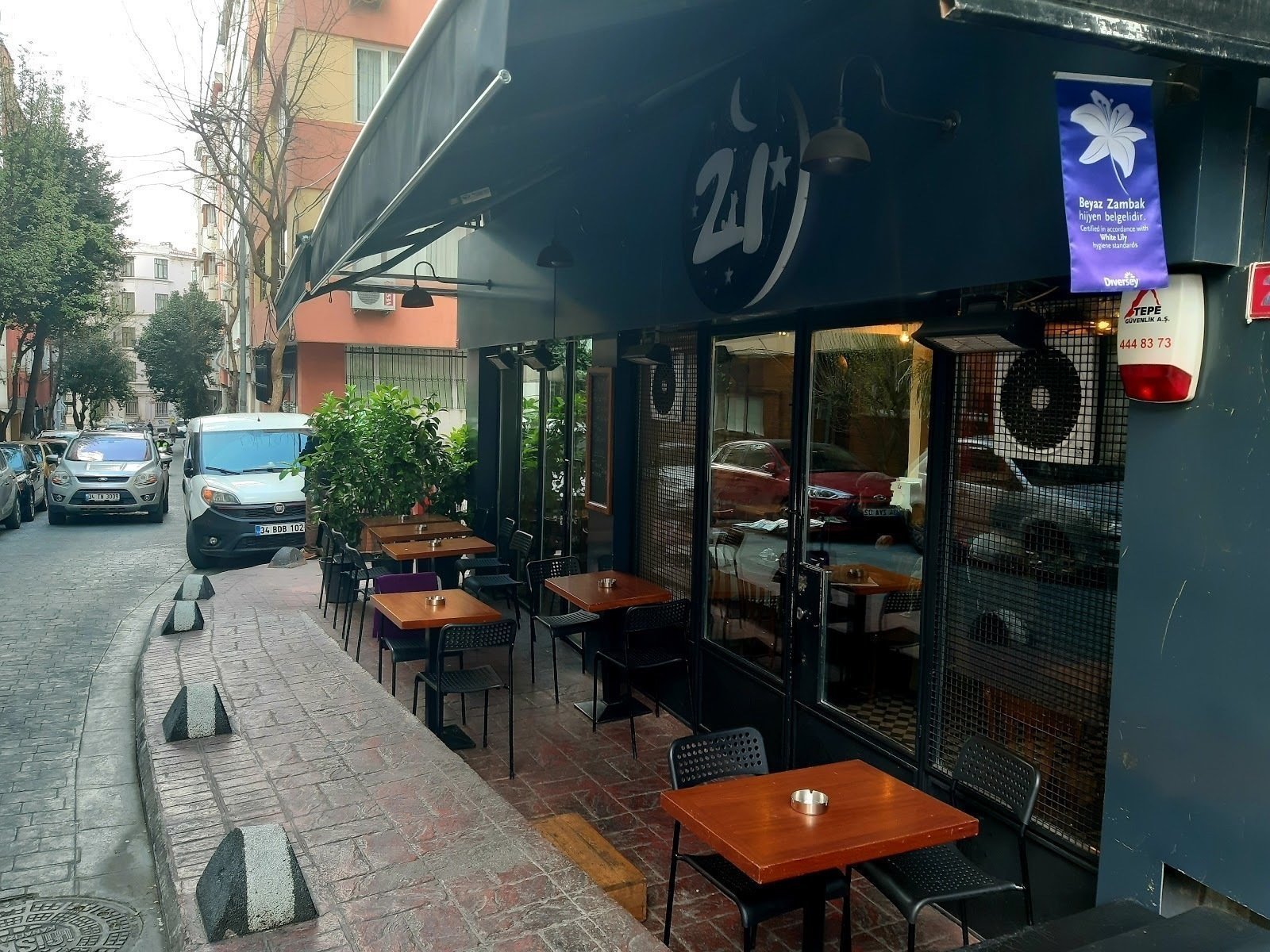 <span class="translation_missing" title="translation missing: en.meta.location_title, location_name: Cafe 21, city: Istanbul">Location Title</span>