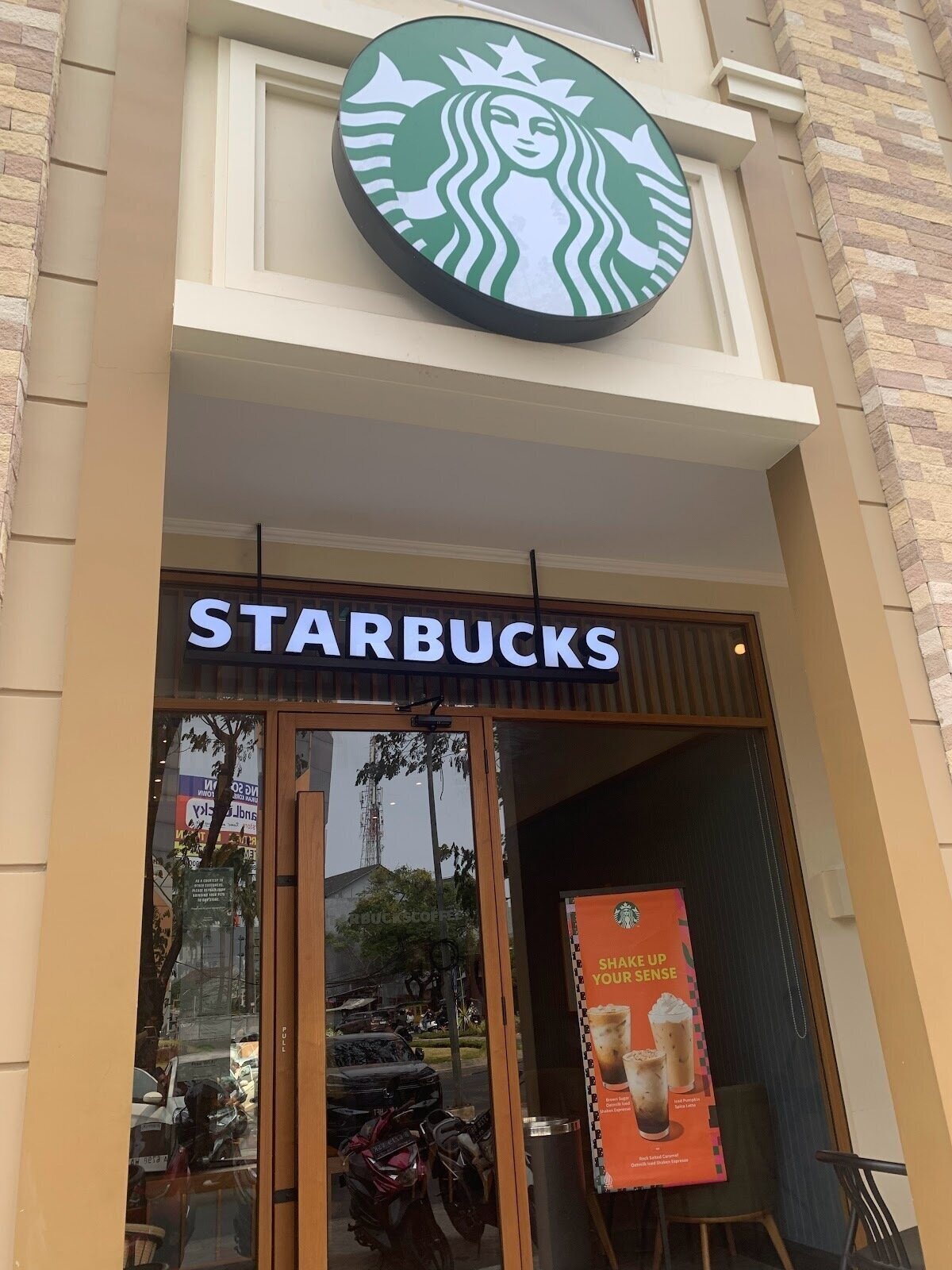 <span class="translation_missing" title="translation missing: en.meta.location_title, location_name: Starbucks Green Lake City, city: Jakarta">Location Title</span>