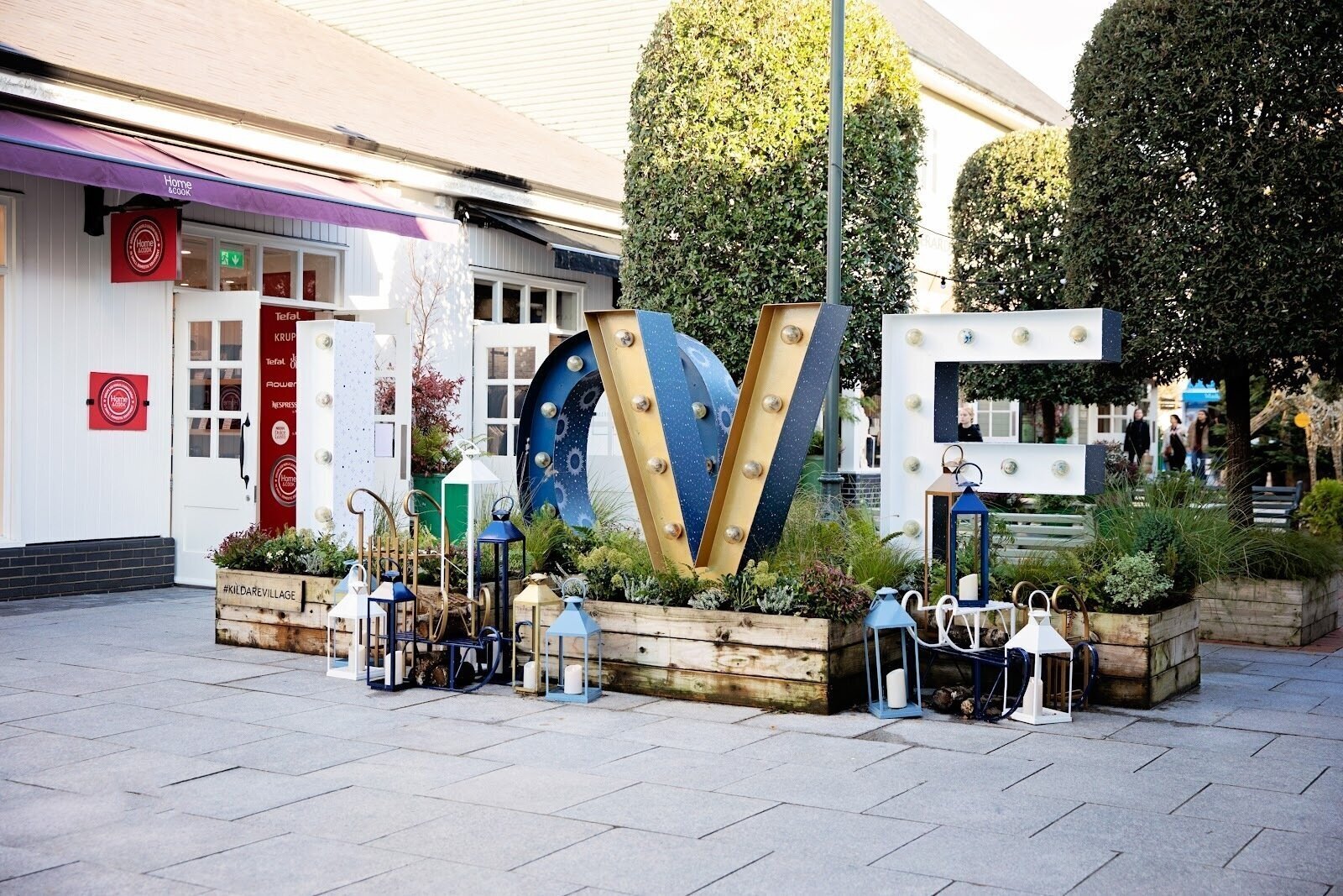 <span class="translation_missing" title="translation missing: en.meta.location_title, location_name: Kildare Village, city: Kildare">Location Title</span>