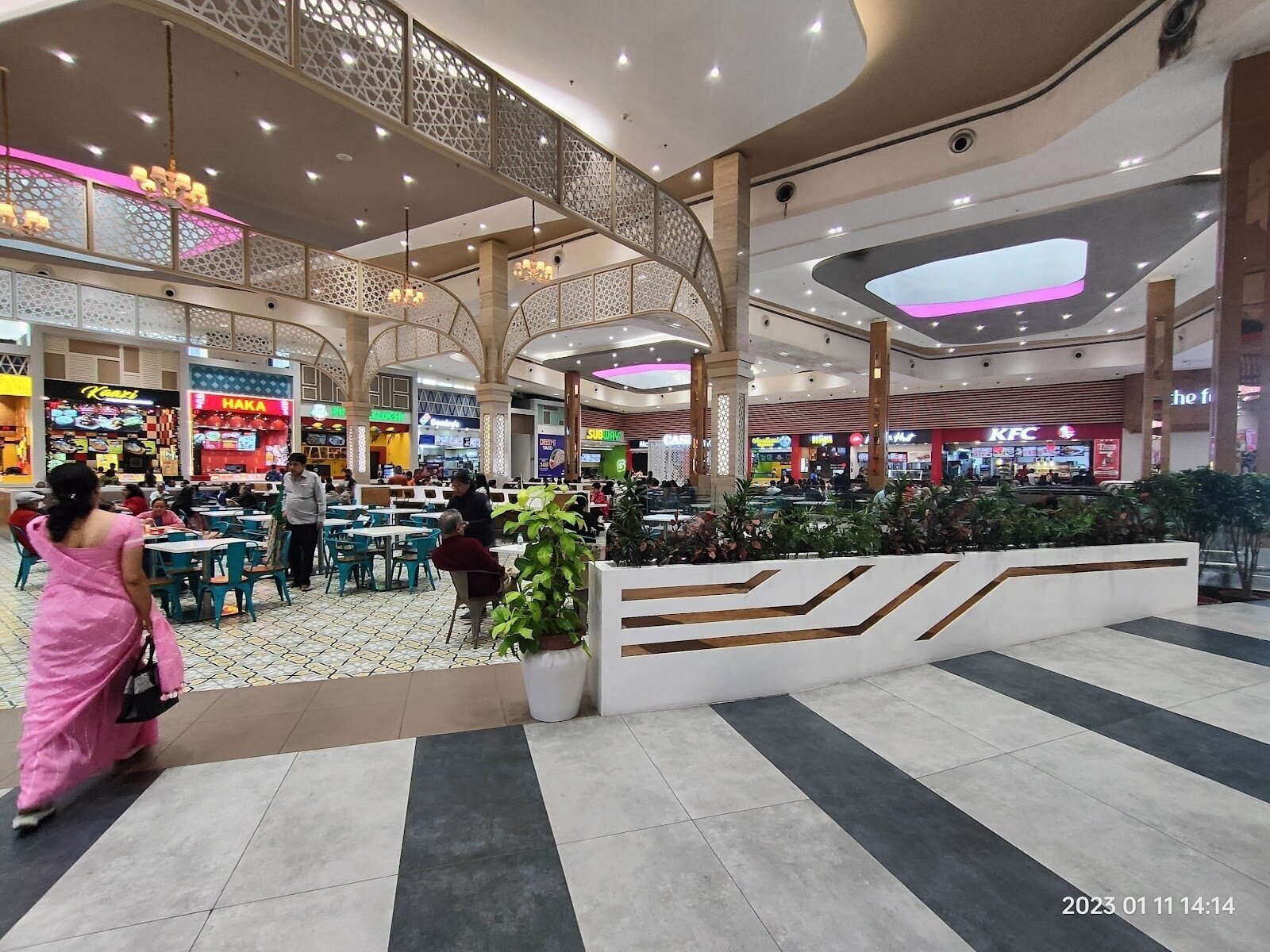 <span class="translation_missing" title="translation missing: en.meta.location_title, location_name: South City Mall, city: Kolkata">Location Title</span>