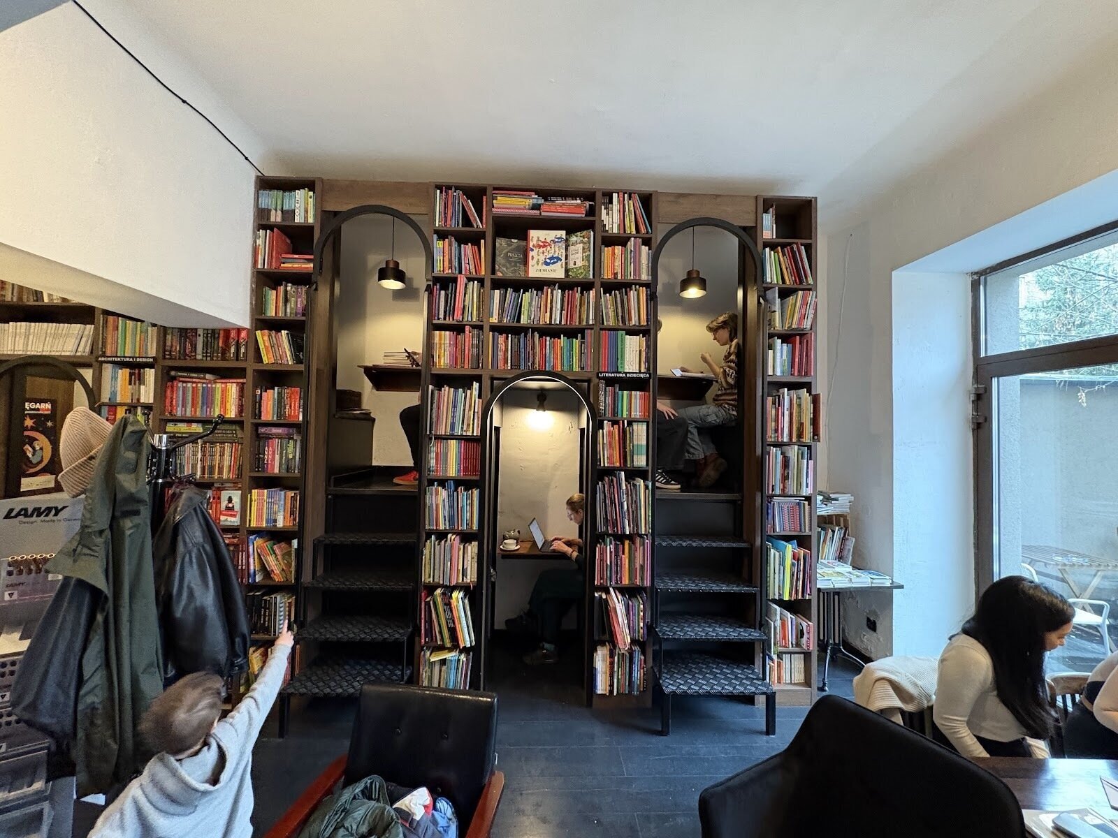 <span class="translation_missing" title="translation missing: en.meta.location_title, location_name: De Revolutionibus Books, city: Kraków">Location Title</span>