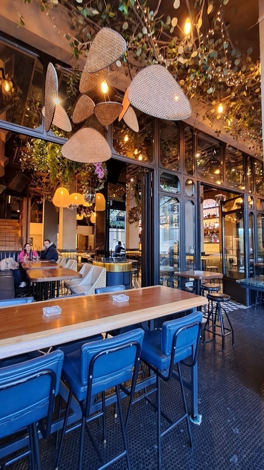 Dègagè: A Work-Friendly Place in Lamia
