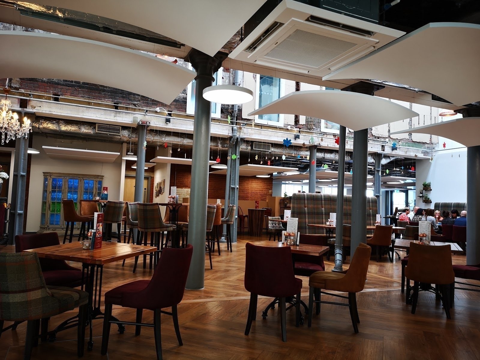 <span class="translation_missing" title="translation missing: en.meta.location_title, location_name: Printworks Kitchen &amp; Bar, city: Leeds">Location Title</span>