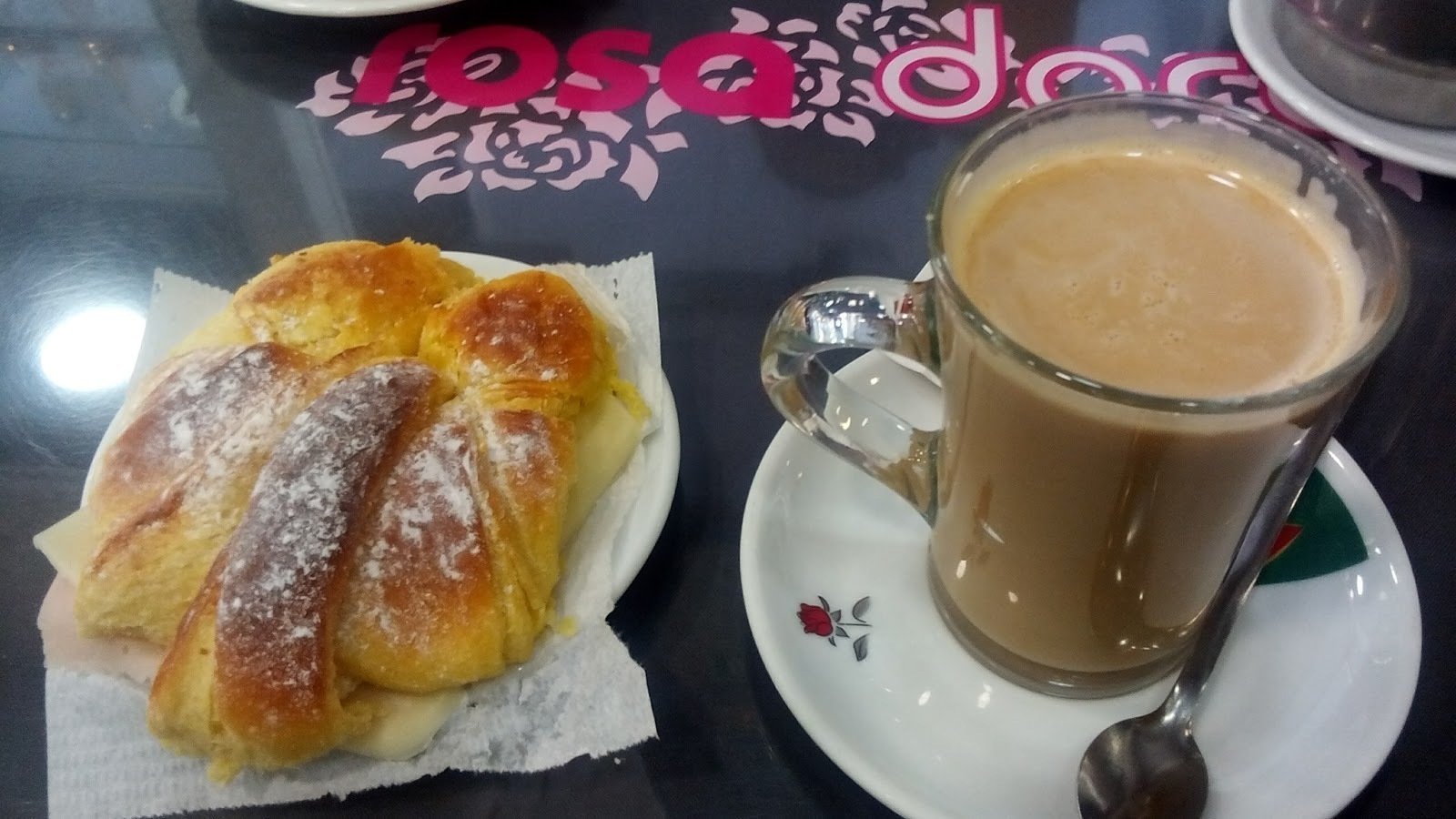 Rosa Doce: A Work-Friendly Place in Lisbon