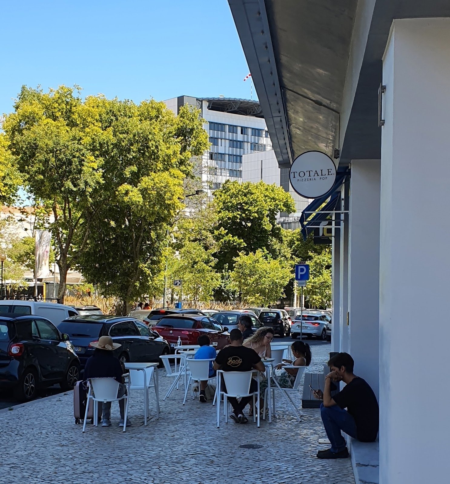 TOTALE PIZZERIA POP: A Work-Friendly Place in Lisbon