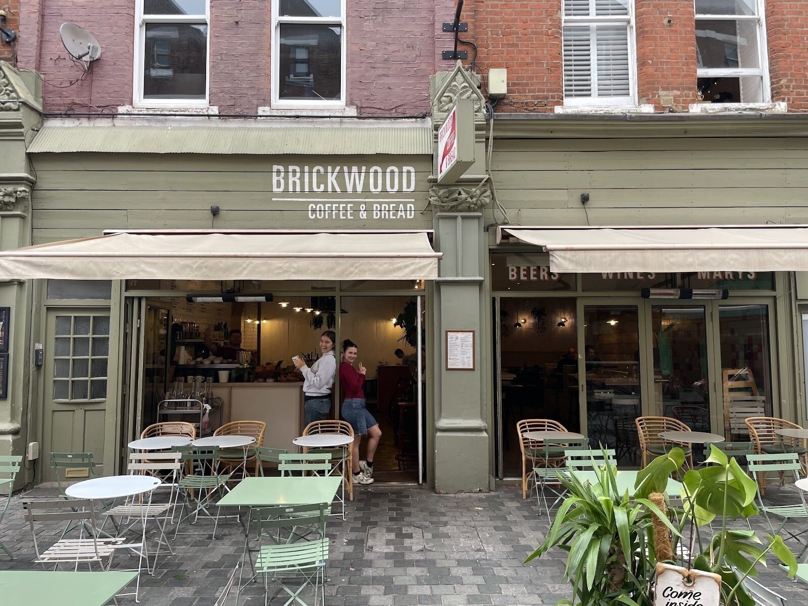 <span class="translation_missing" title="translation missing: en.meta.location_title, location_name: Brickwood Coffee &amp; Bread, city: London">Location Title</span>