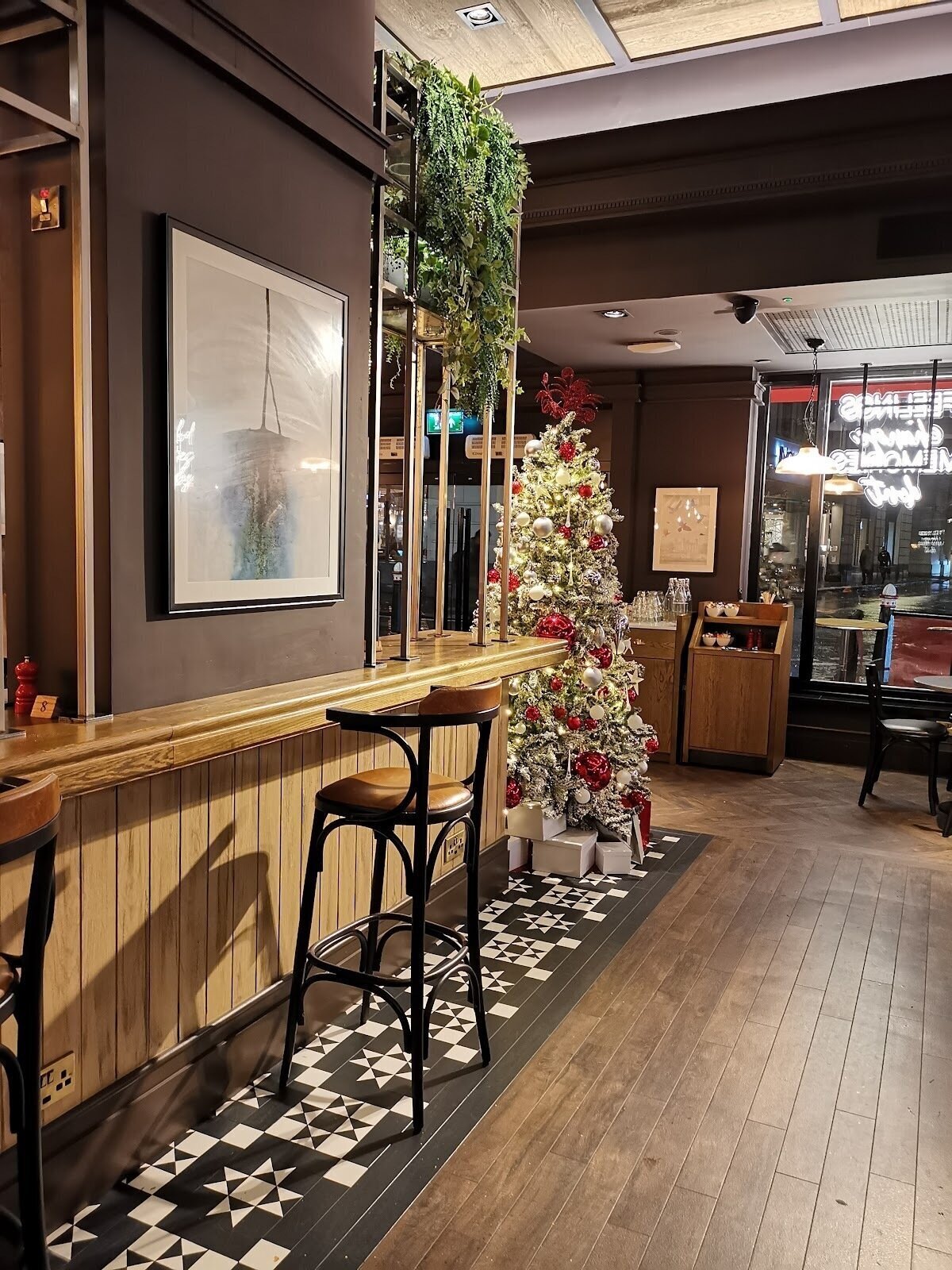 Corvo Bar & Cafe: A Work-Friendly Place in London