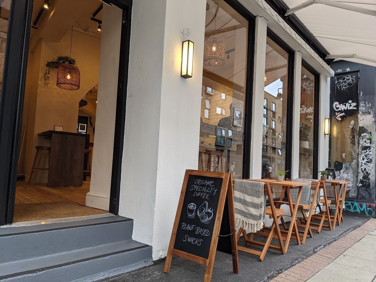 <span class="translation_missing" title="translation missing: en.meta.location_title, location_name: Gecko Coffeehouse, city: London">Location Title</span>