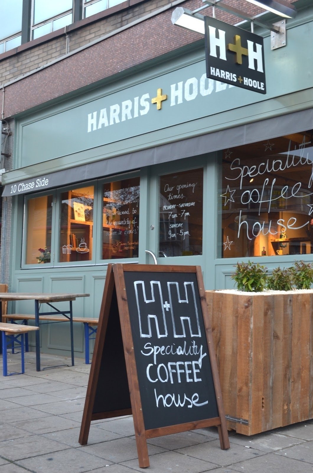 <span class="translation_missing" title="translation missing: en.meta.location_title, location_name: Harris + Hoole, city: London">Location Title</span>