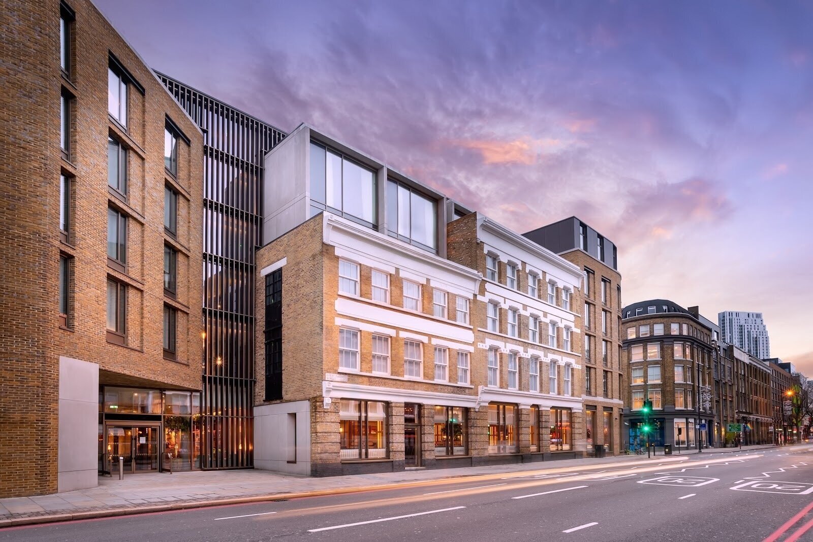 <span class="translation_missing" title="translation missing: en.meta.location_title, location_name: Hart Shoreditch Hotel London, Curio Collection by Hilton, city: London">Location Title</span>