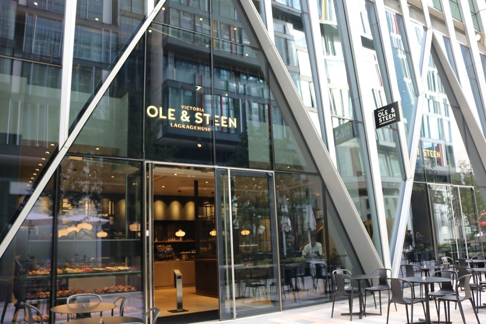Ole & Steen @ Sir Simon Milton Sq: A Work-Friendly Place in London