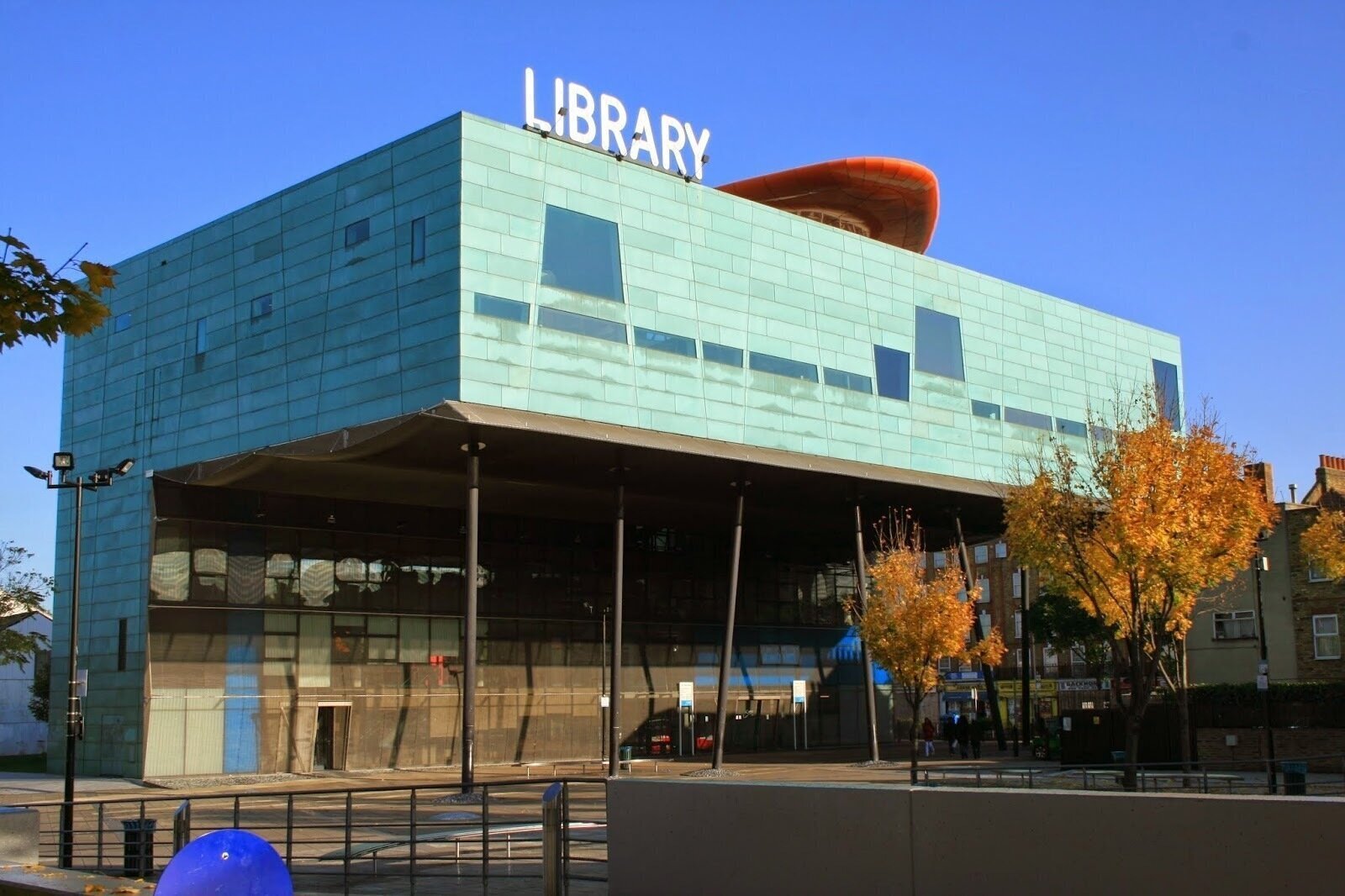 <span class="translation_missing" title="translation missing: en.meta.location_title, location_name: Peckham Library, city: London">Location Title</span>