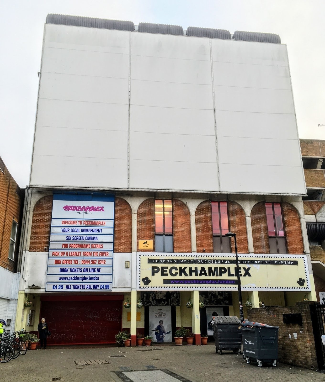 <span class="translation_missing" title="translation missing: en.meta.location_title, location_name: Peckhamplex, city: London">Location Title</span>