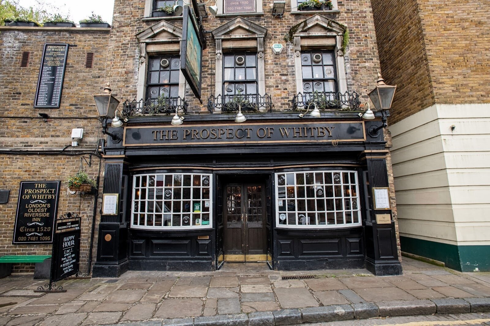 <span class="translation_missing" title="translation missing: en.meta.location_title, location_name: Prospect of Whitby, city: London">Location Title</span>