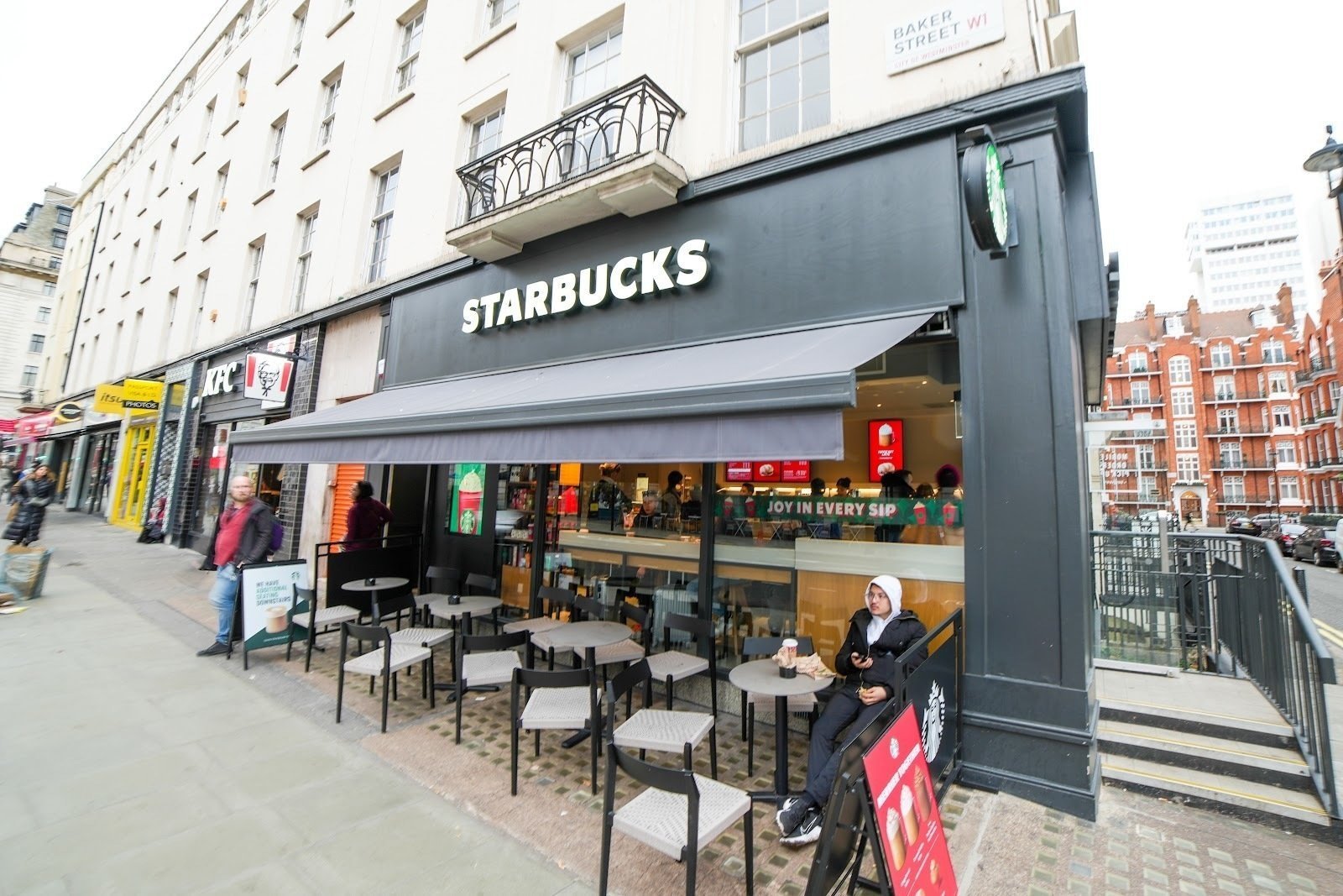 <span class="translation_missing" title="translation missing: en.meta.location_title, location_name: Starbucks Coffee @ Baker Street, city: London">Location Title</span>