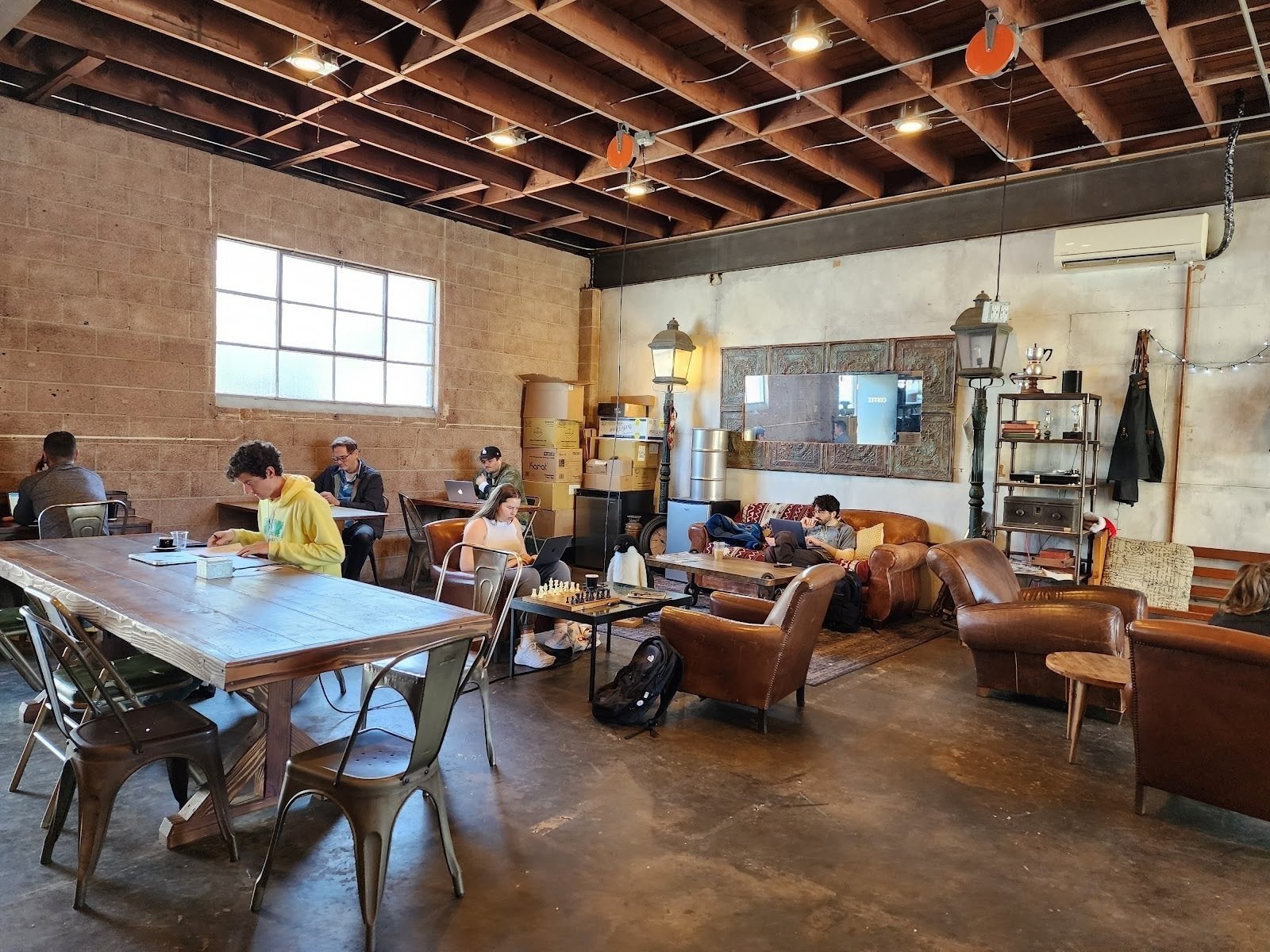 <span class="translation_missing" title="translation missing: en.meta.location_title, location_name: Smoky Hollow Roasters, city: Los Angeles">Location Title</span>