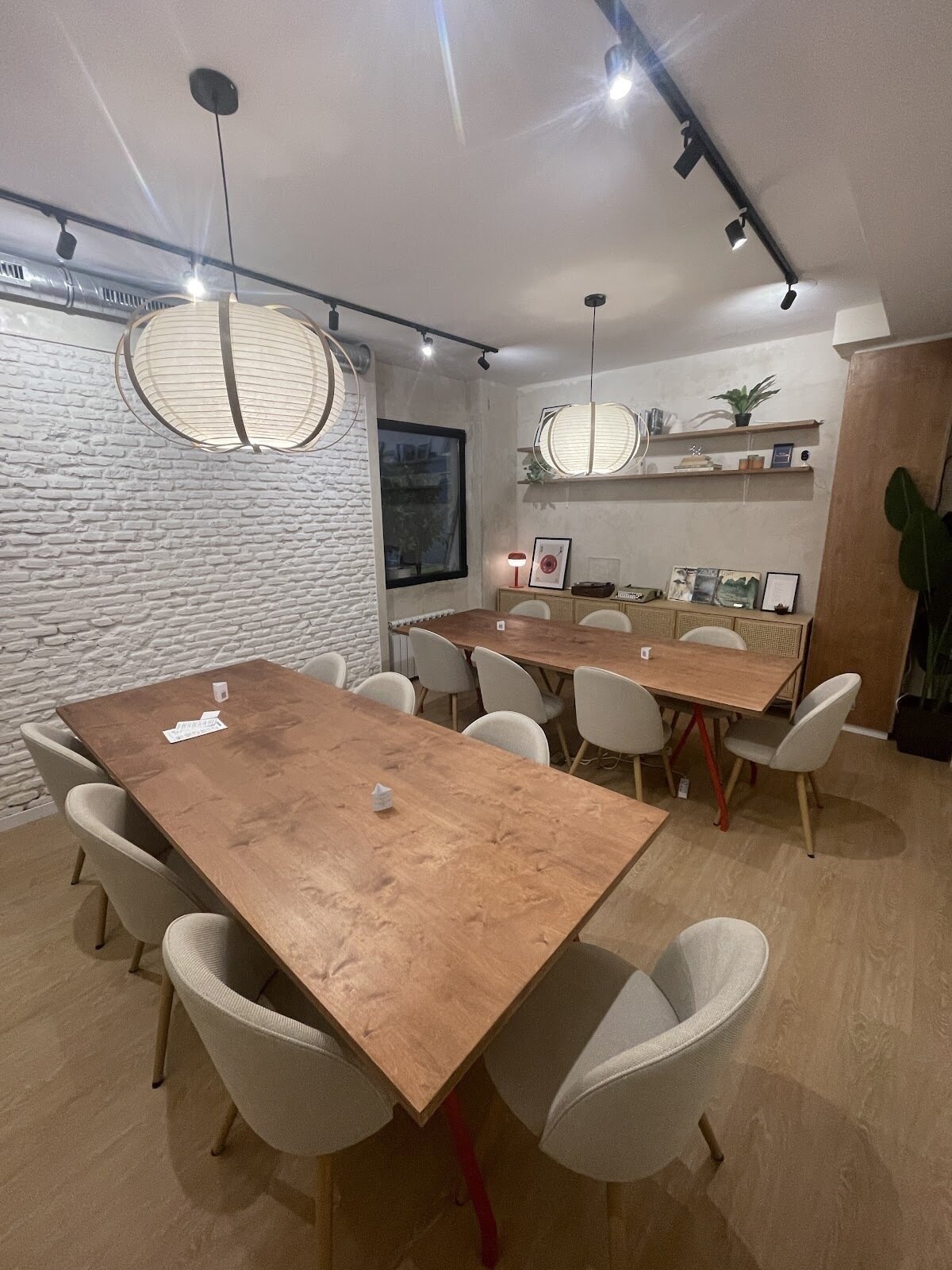 <span class="translation_missing" title="translation missing: en.meta.location_title, location_name: Casa Foca - Work &amp; Chill Coffee, city: Madrid">Location Title</span>