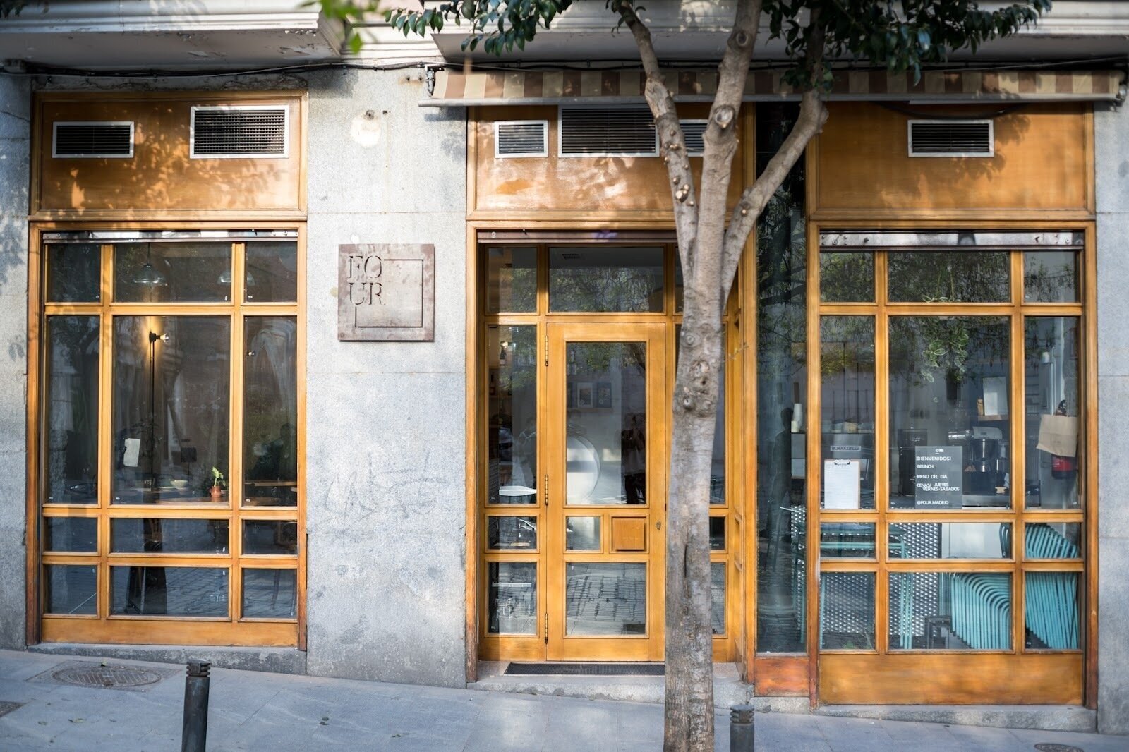 <span class="translation_missing" title="translation missing: en.meta.location_title, location_name: FOUR Madrid — Specialty coffee &amp; Natural wine, city: Madrid">Location Title</span>