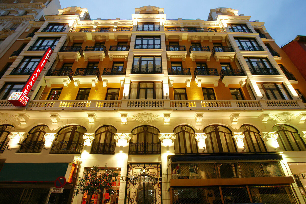 <span class="translation_missing" title="translation missing: en.meta.location_title, location_name: Petit Palace Chueca, city: Madrid">Location Title</span>