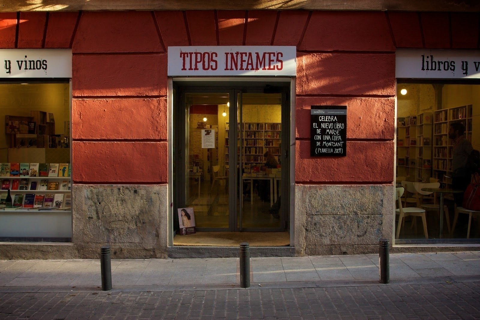 <span class="translation_missing" title="translation missing: en.meta.location_title, location_name: Tipos Infames, city: Madrid">Location Title</span>